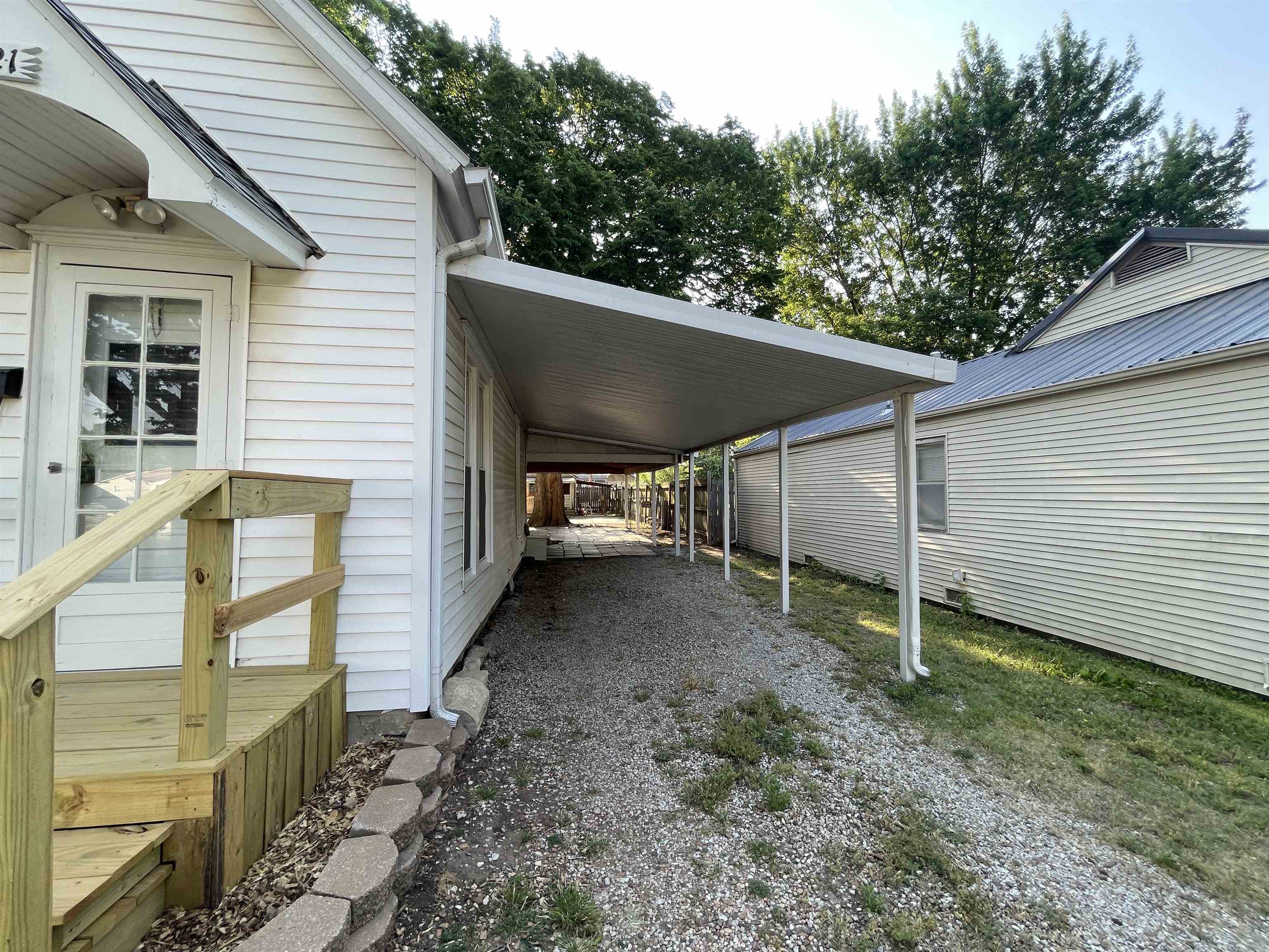 1321 N B Wellington KS 67152