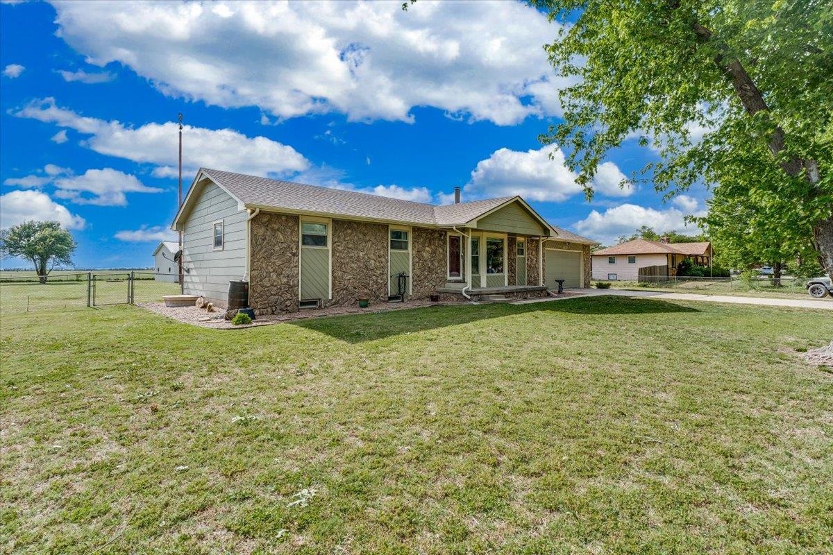 1433 N Estate Road Peck KS 67120