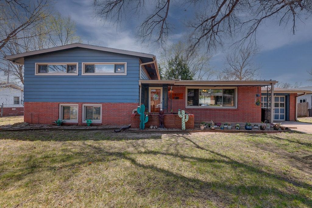 1817 E 13th Avenue Winfield KS 67156