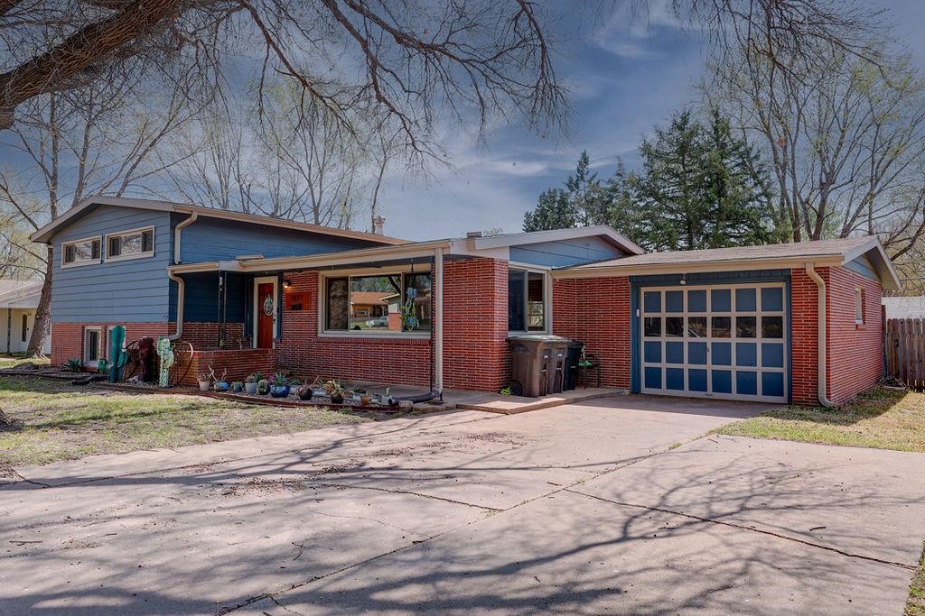 1817 E 13th Avenue Winfield KS 67156