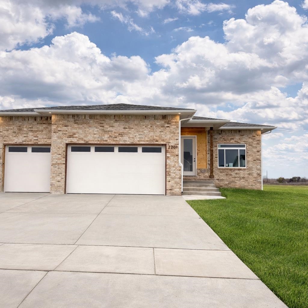 2207 S Chateau Court Wichita KS 67207