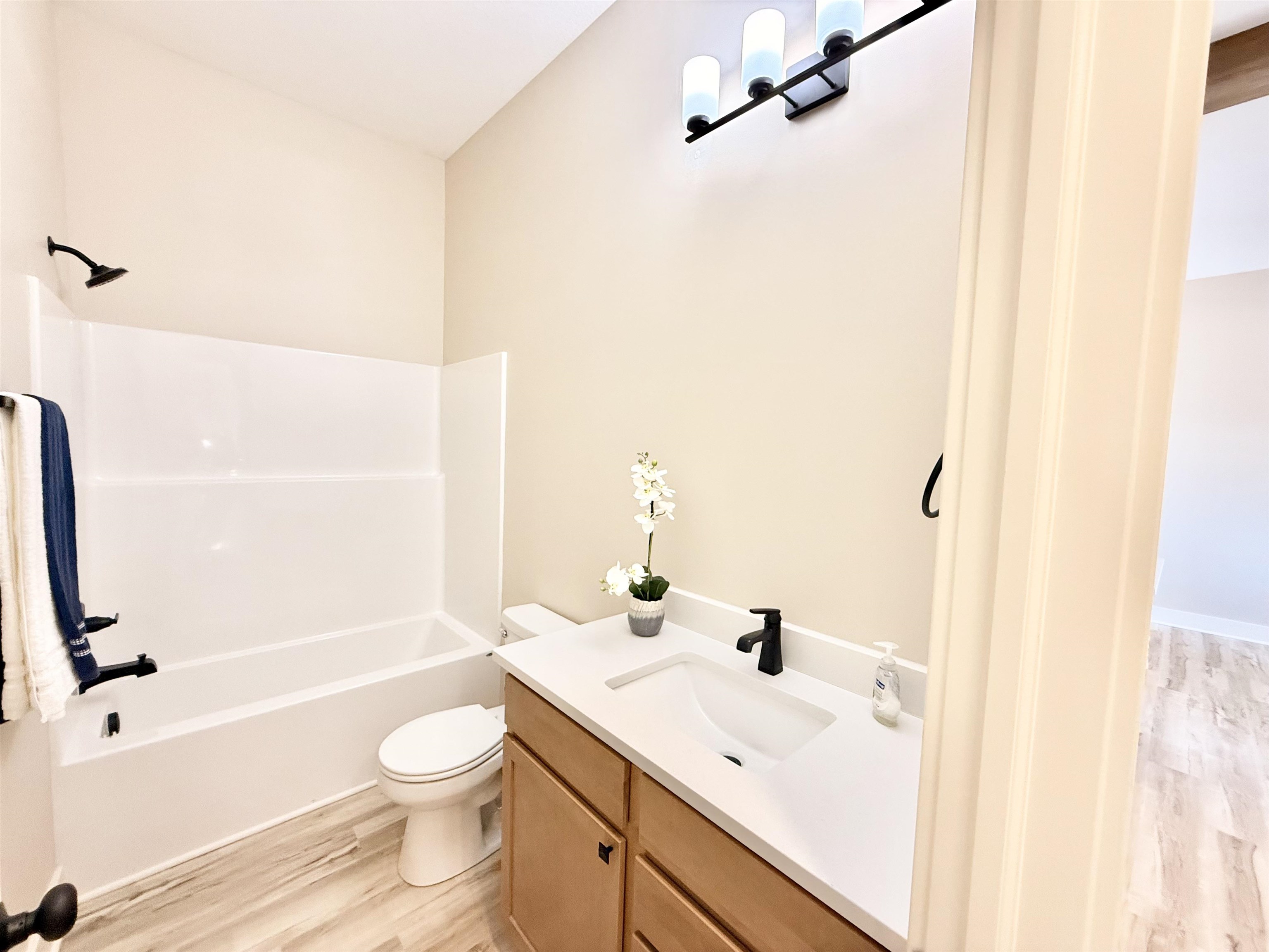 2207 S Chateau Court Wichita KS 67207