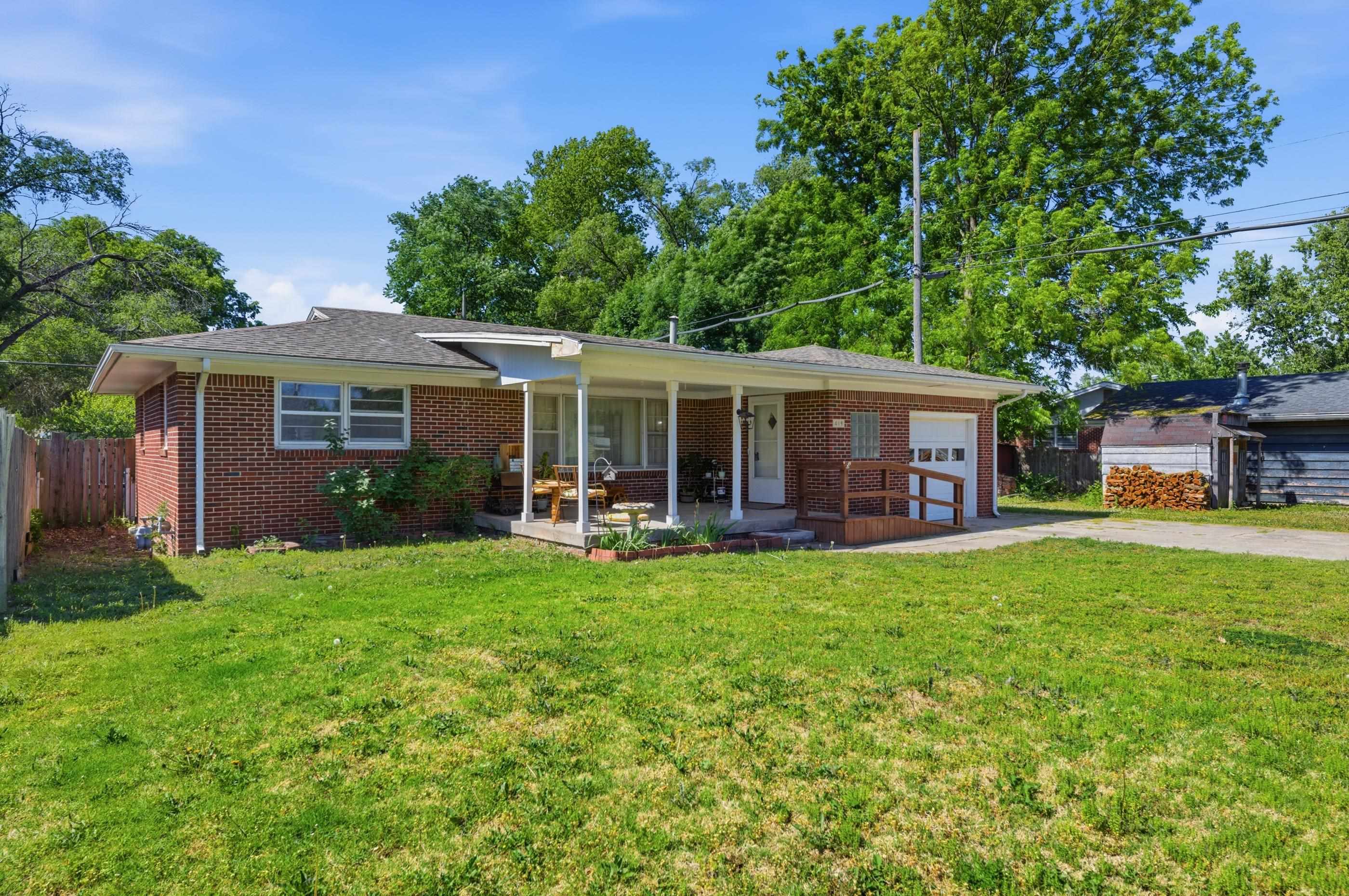 419 E 9th Avenue Belle Plaine KS 67013