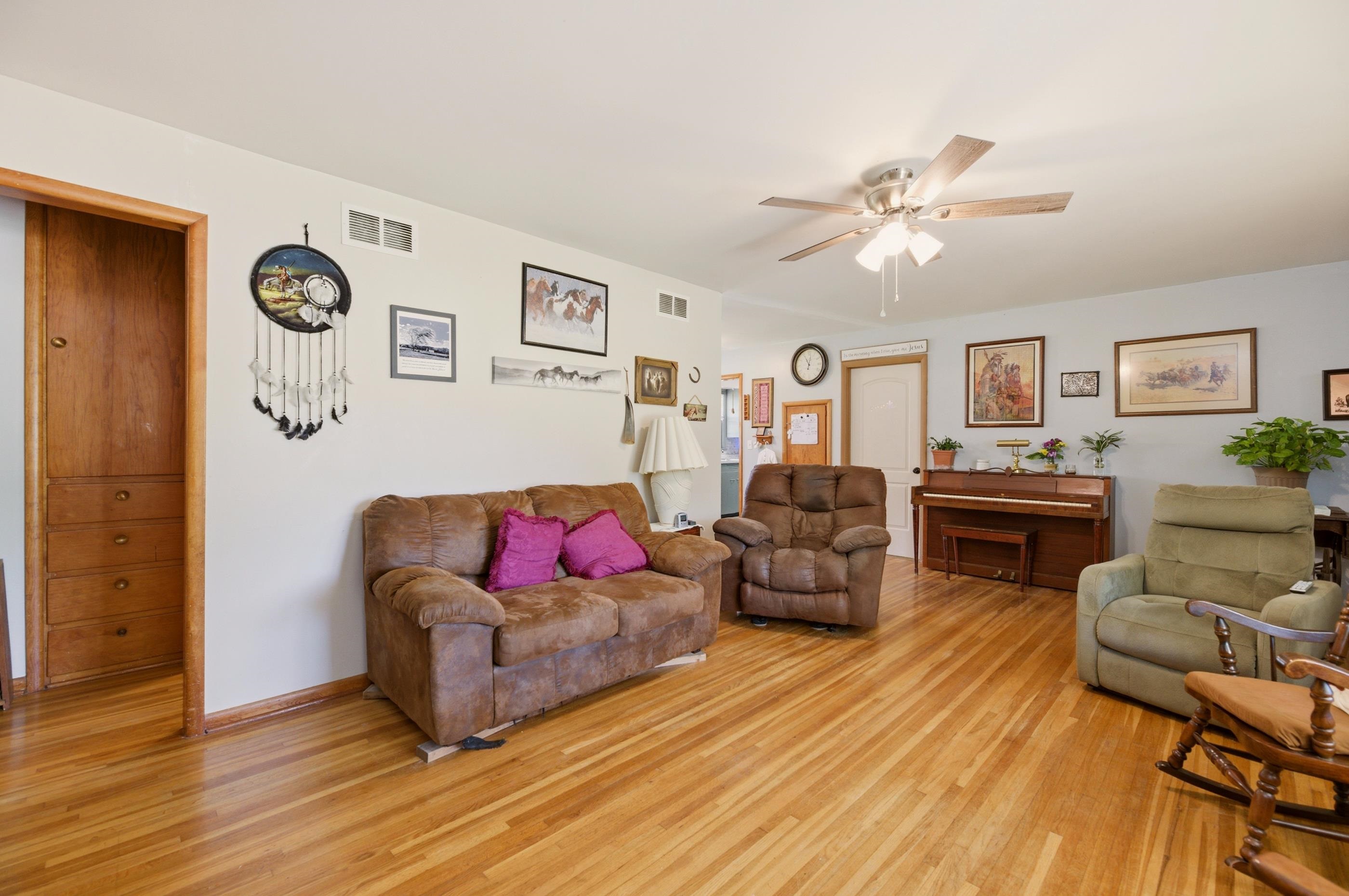 419 E 9th Avenue Belle Plaine KS 67013