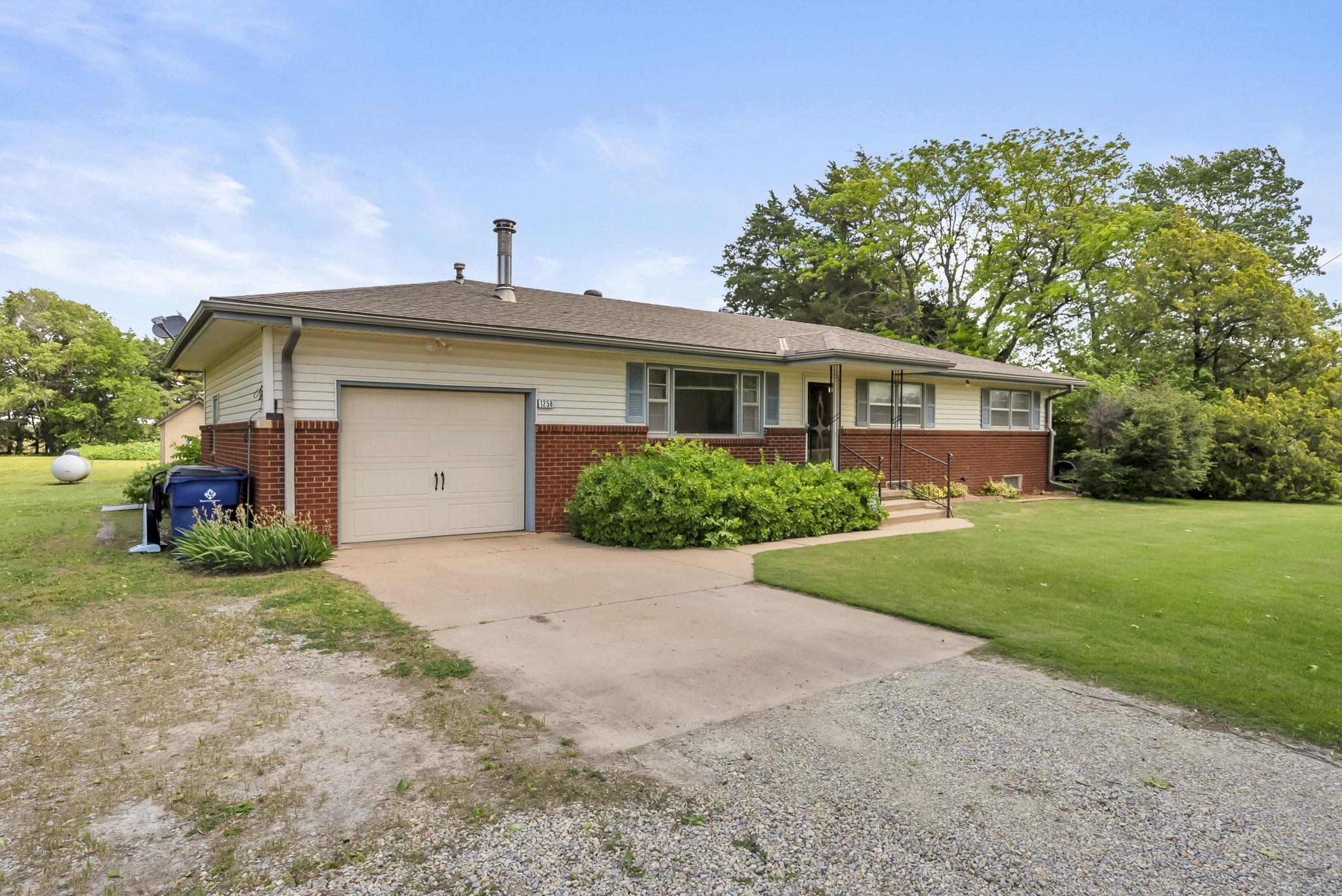 1258 E 90th Avenue N Belle Plaine KS 67013