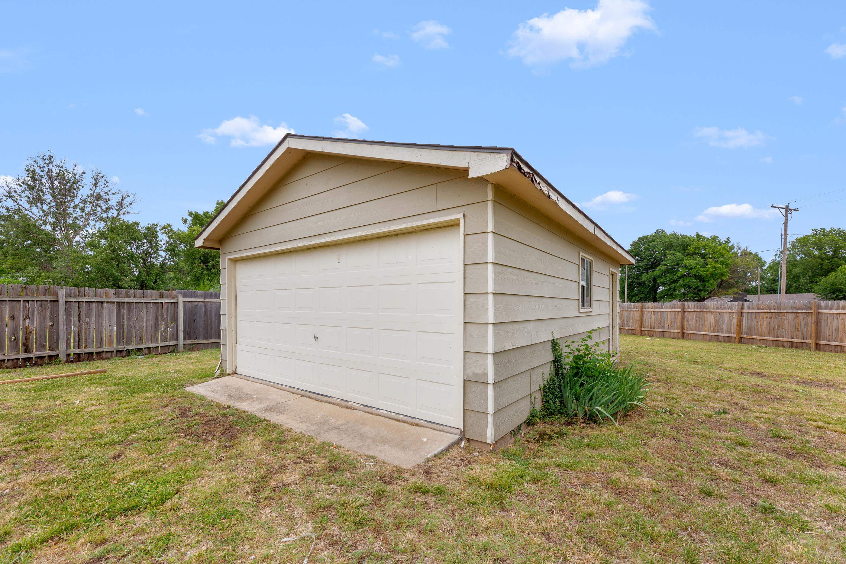 3908 S Gilda Circle Wichita KS 67215-1768