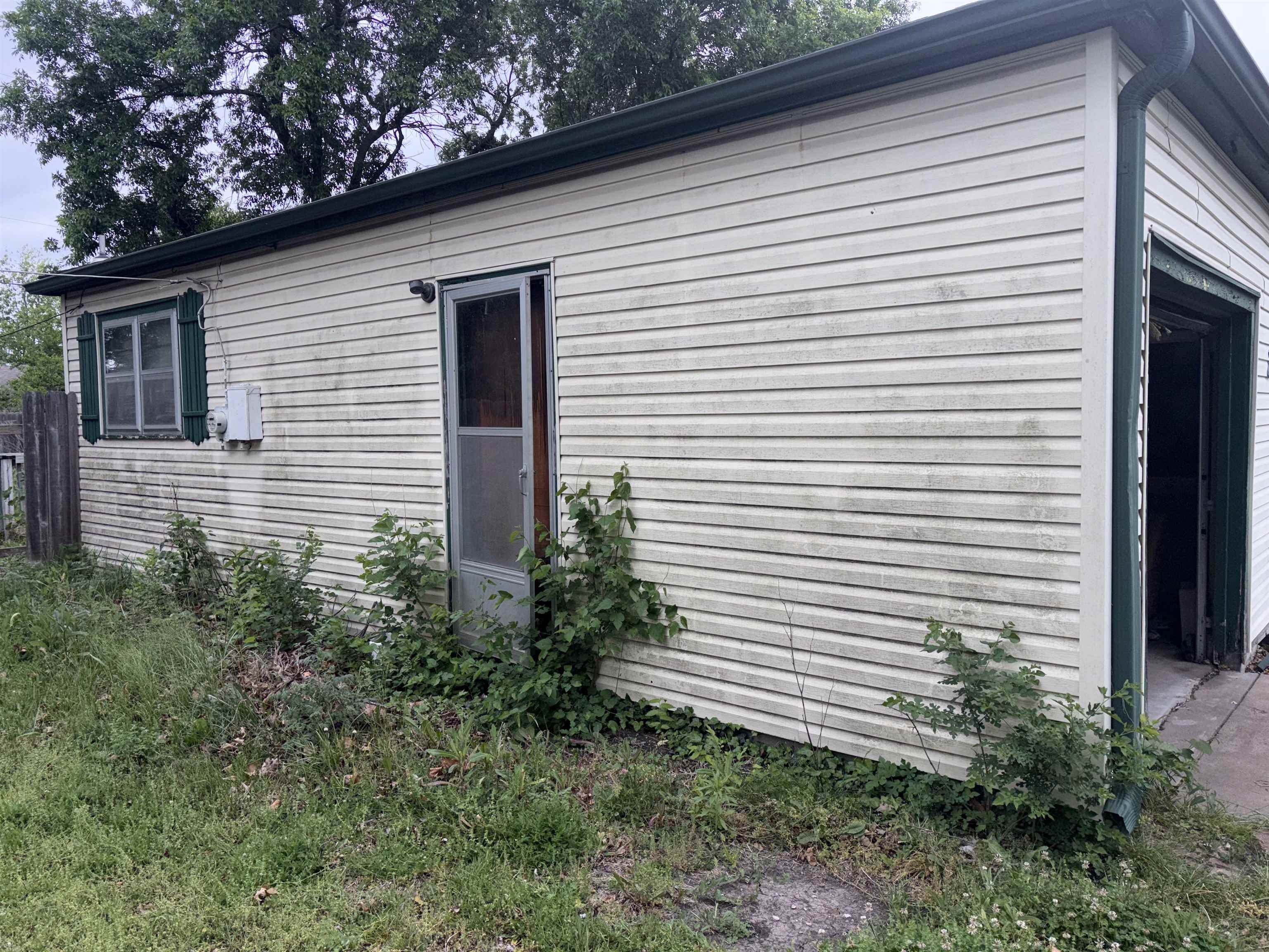 1208 N Manchester Newton KS 67114