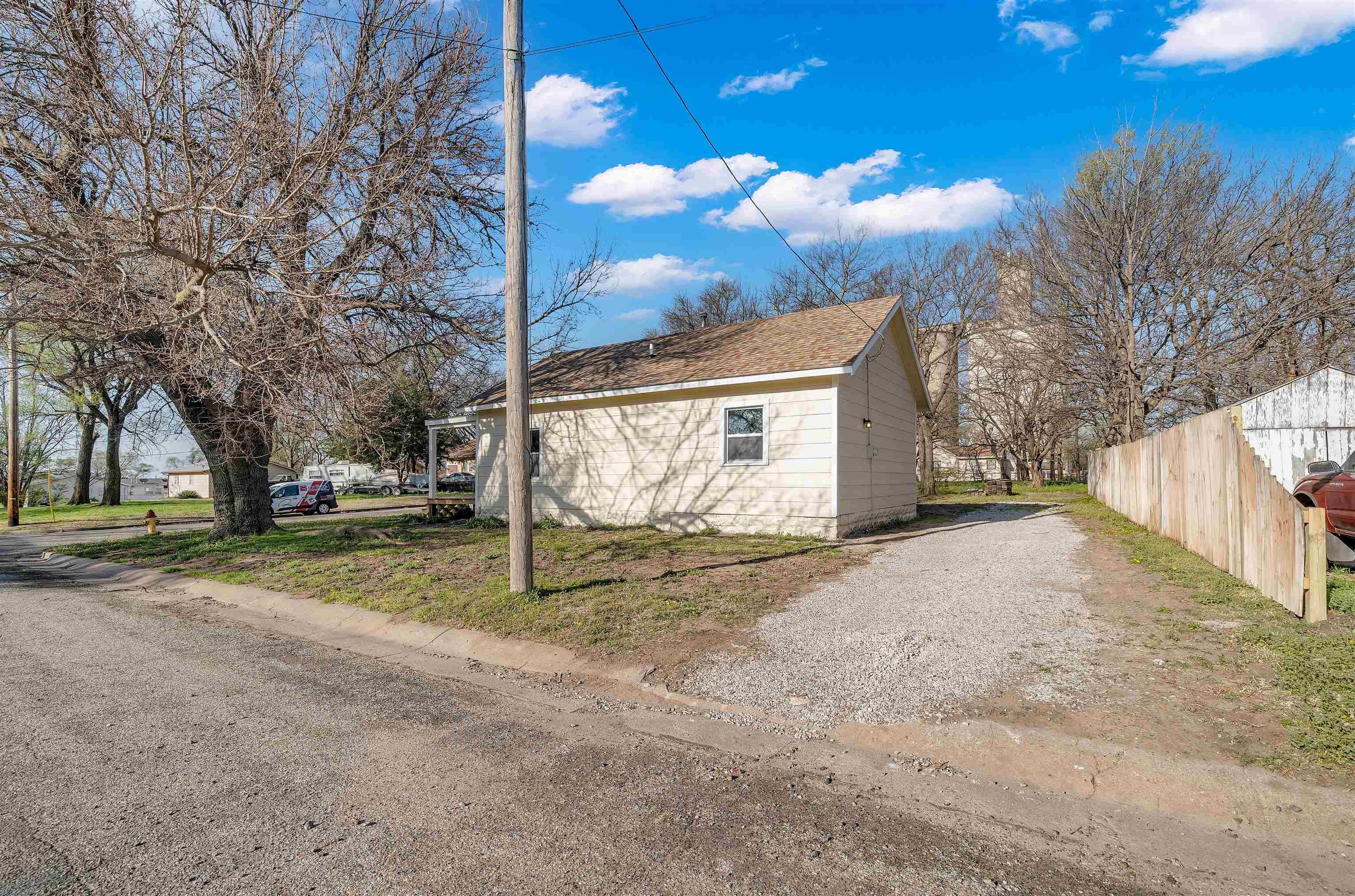 523 E 4th Street Wellington KS 67152