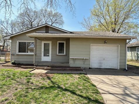 927 N Money Avenue Augusta KS 67010