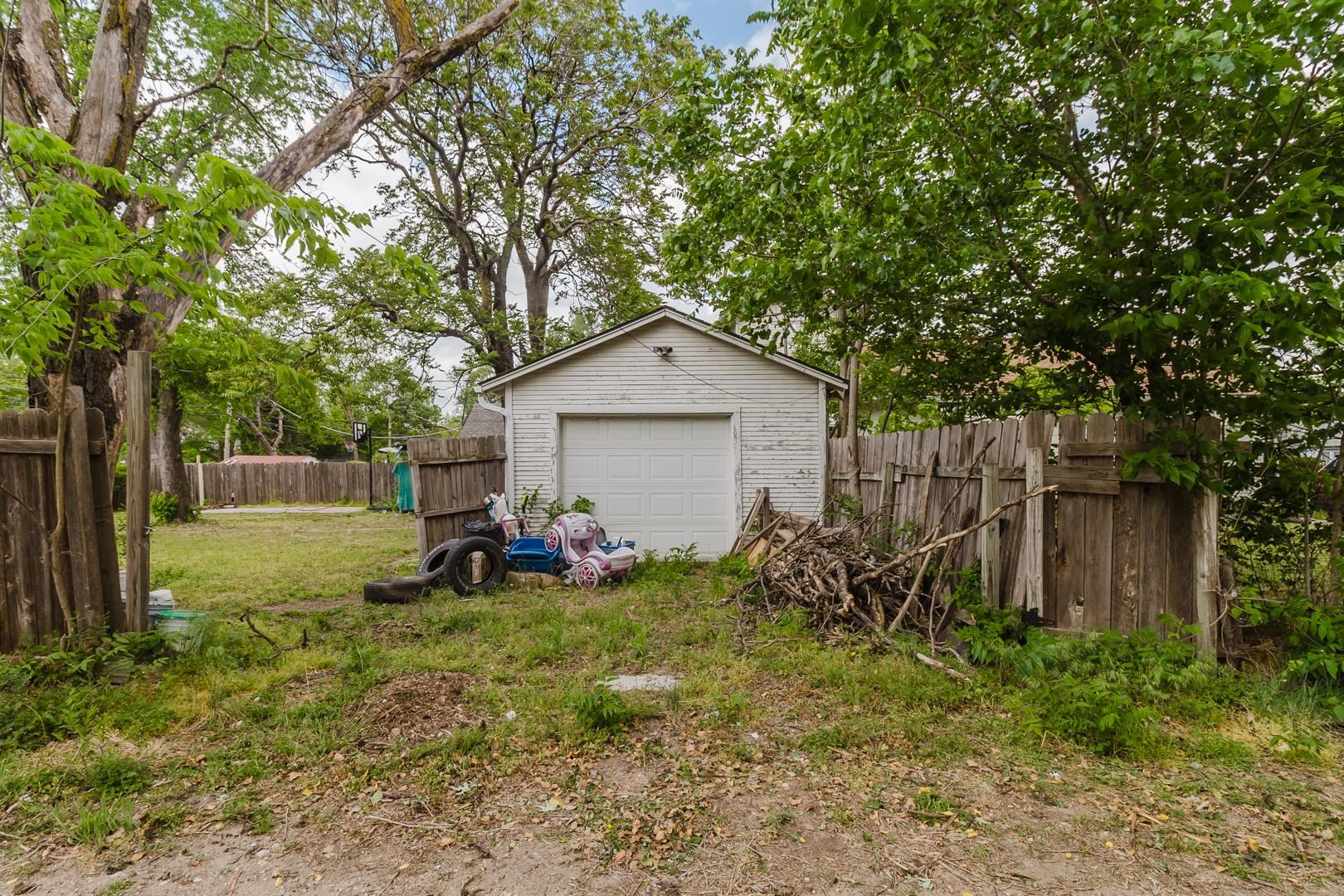 233 S Richmond Wichita KS 67213
