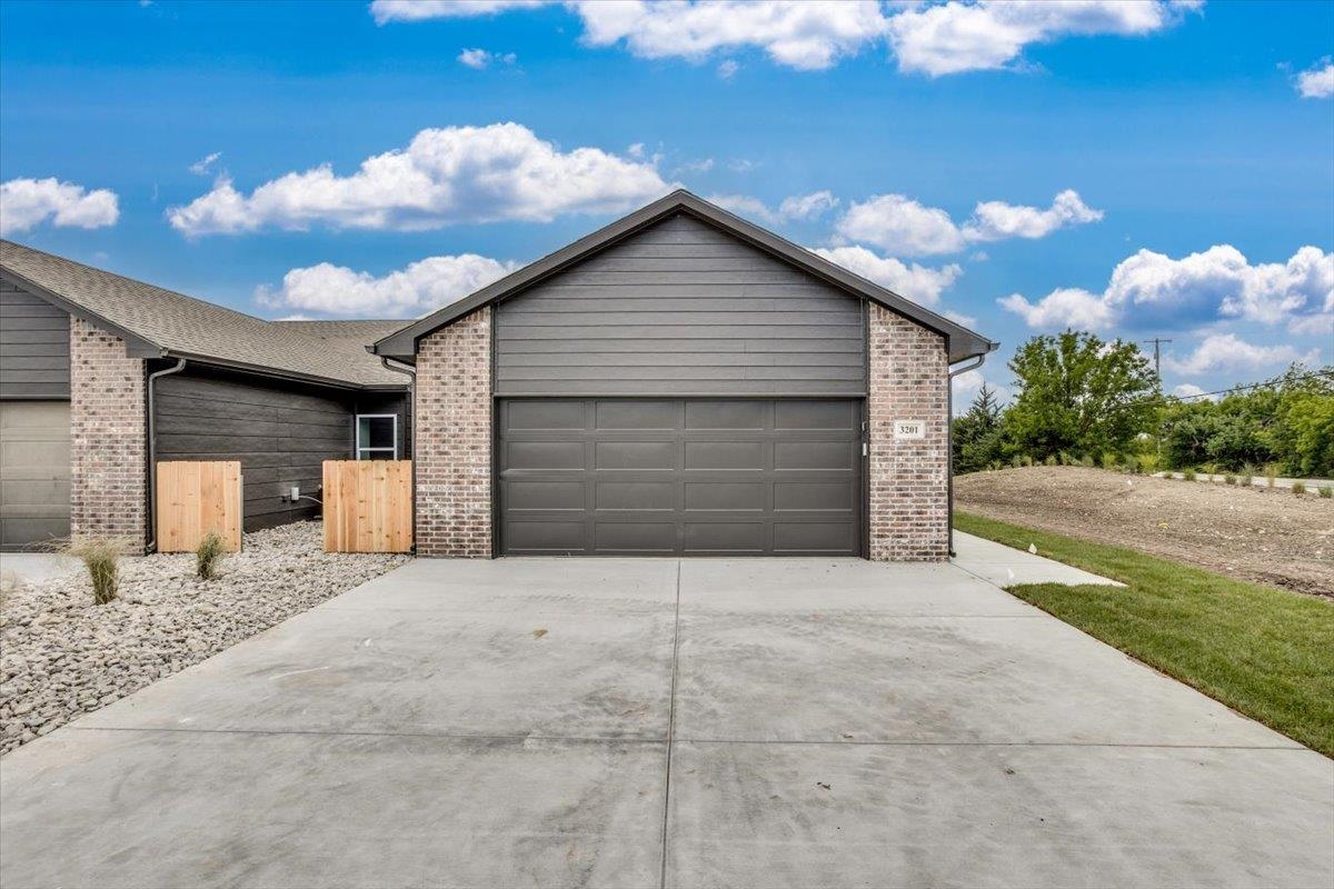 3209 E Thunder Wichita KS 67219