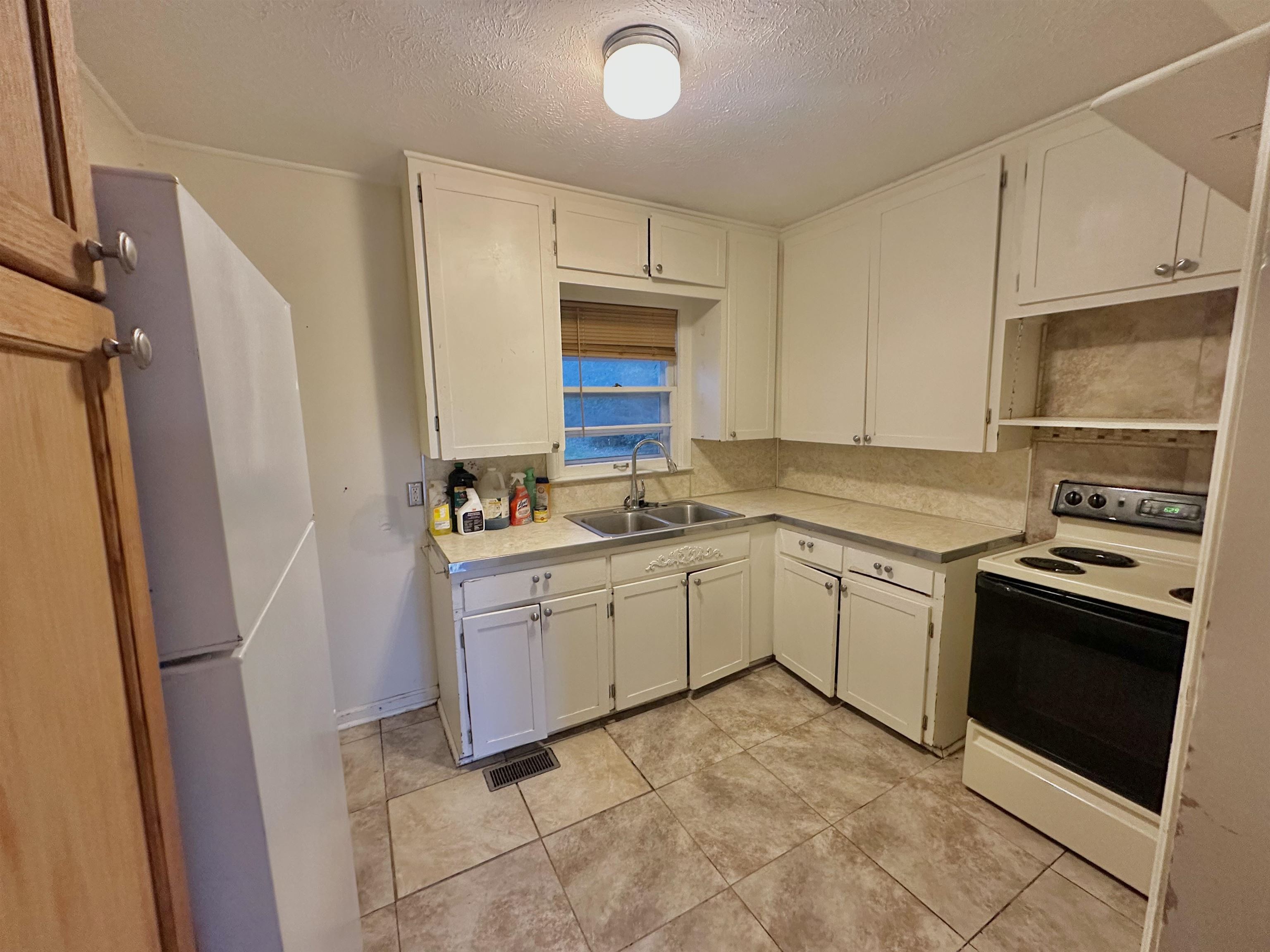 1158 N Crestway Wichita KS 67208