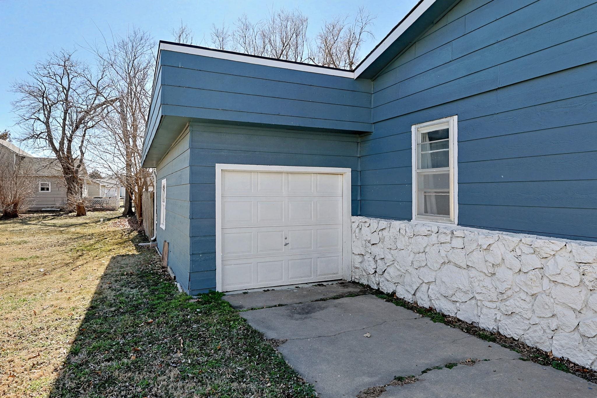 317 E 6th Street Halstead KS 67056