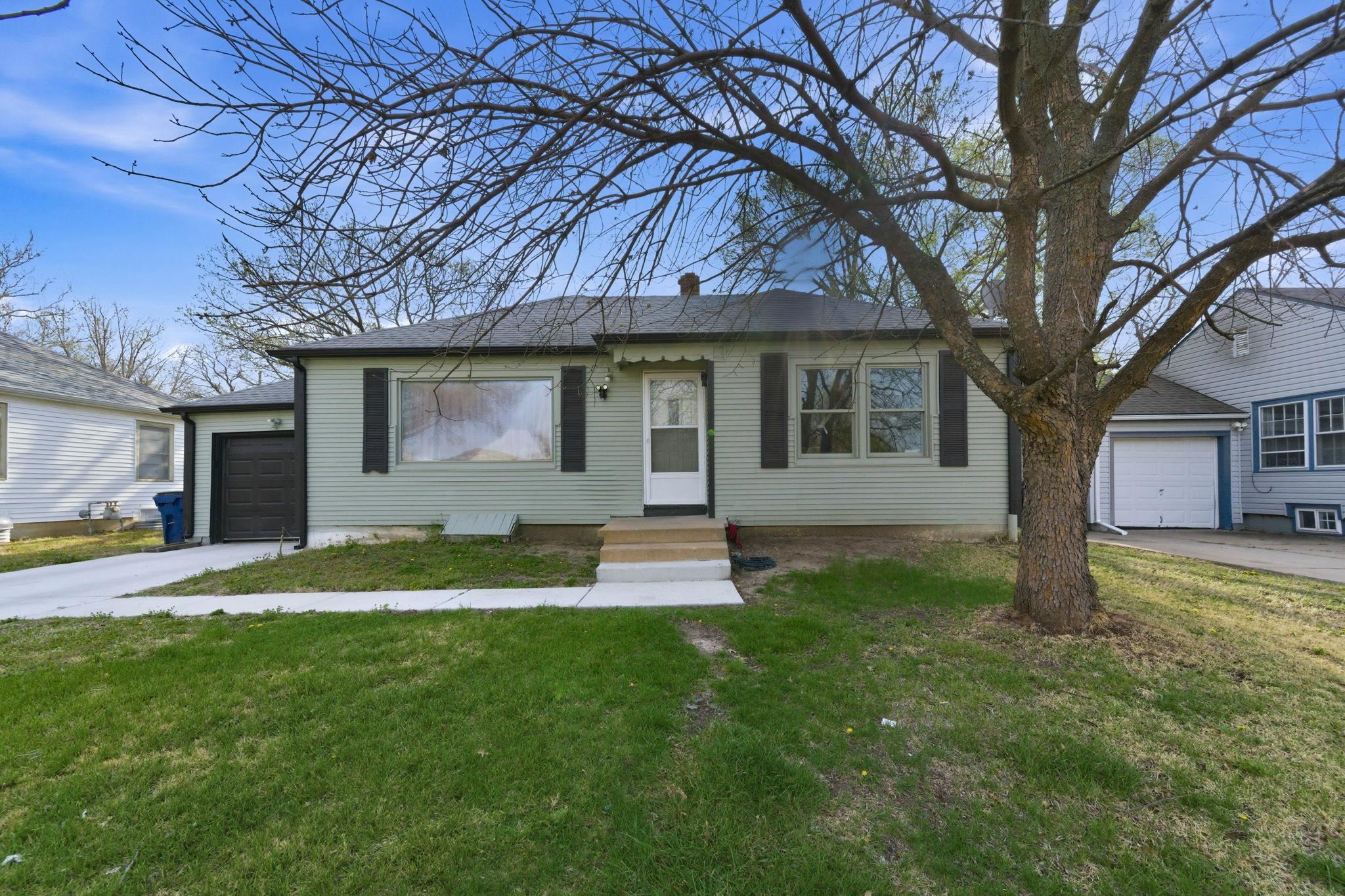 1050 N Pinecrest Wichita KS 67208