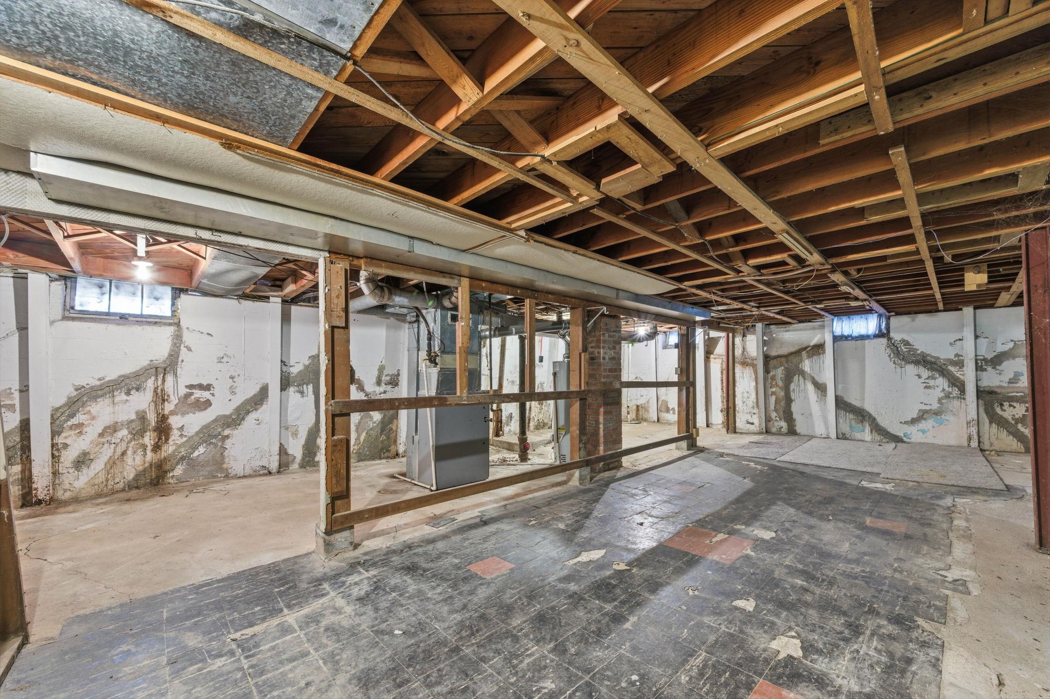1050 N Pinecrest Wichita KS 67208