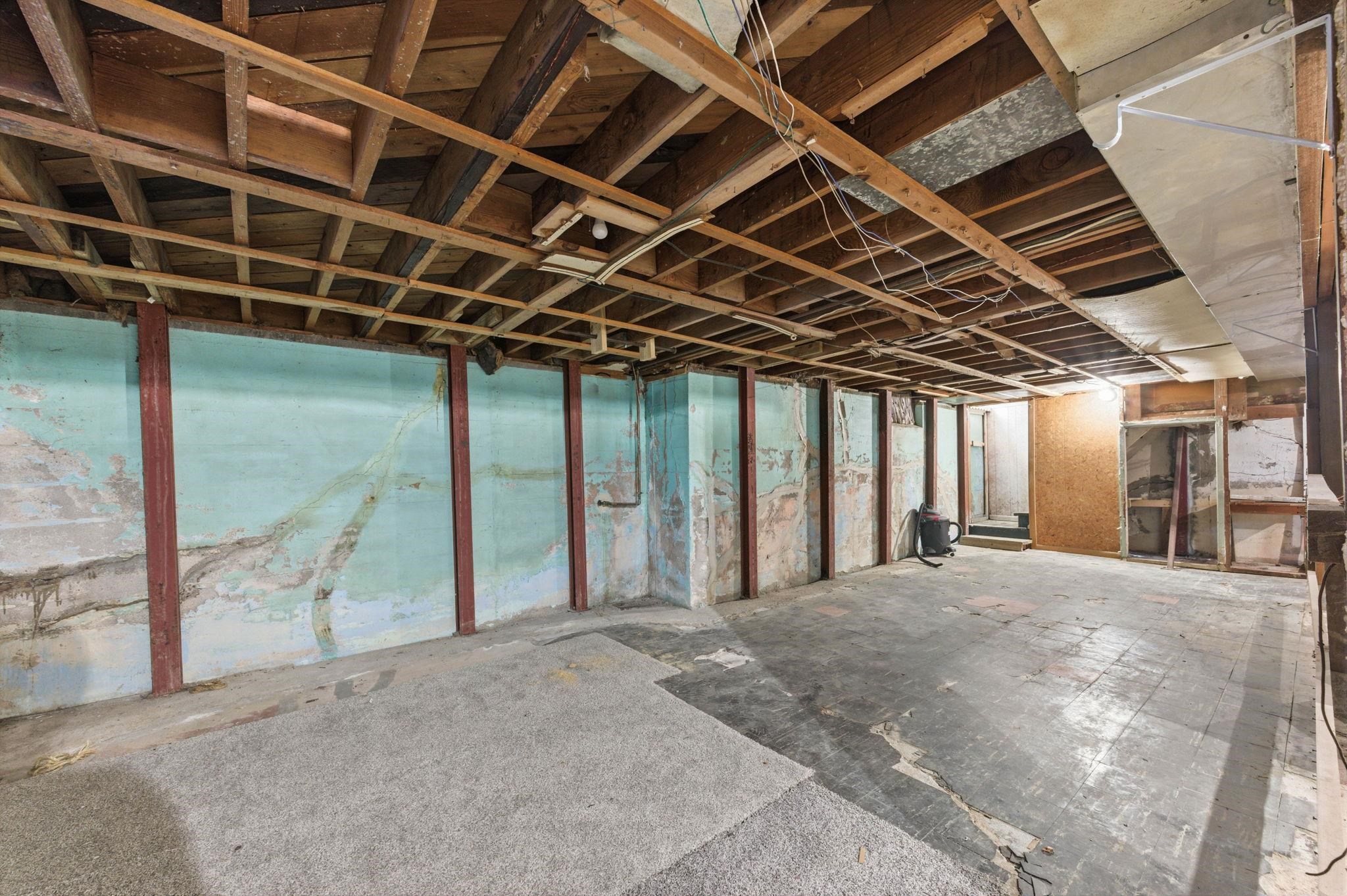 1050 N Pinecrest Wichita KS 67208
