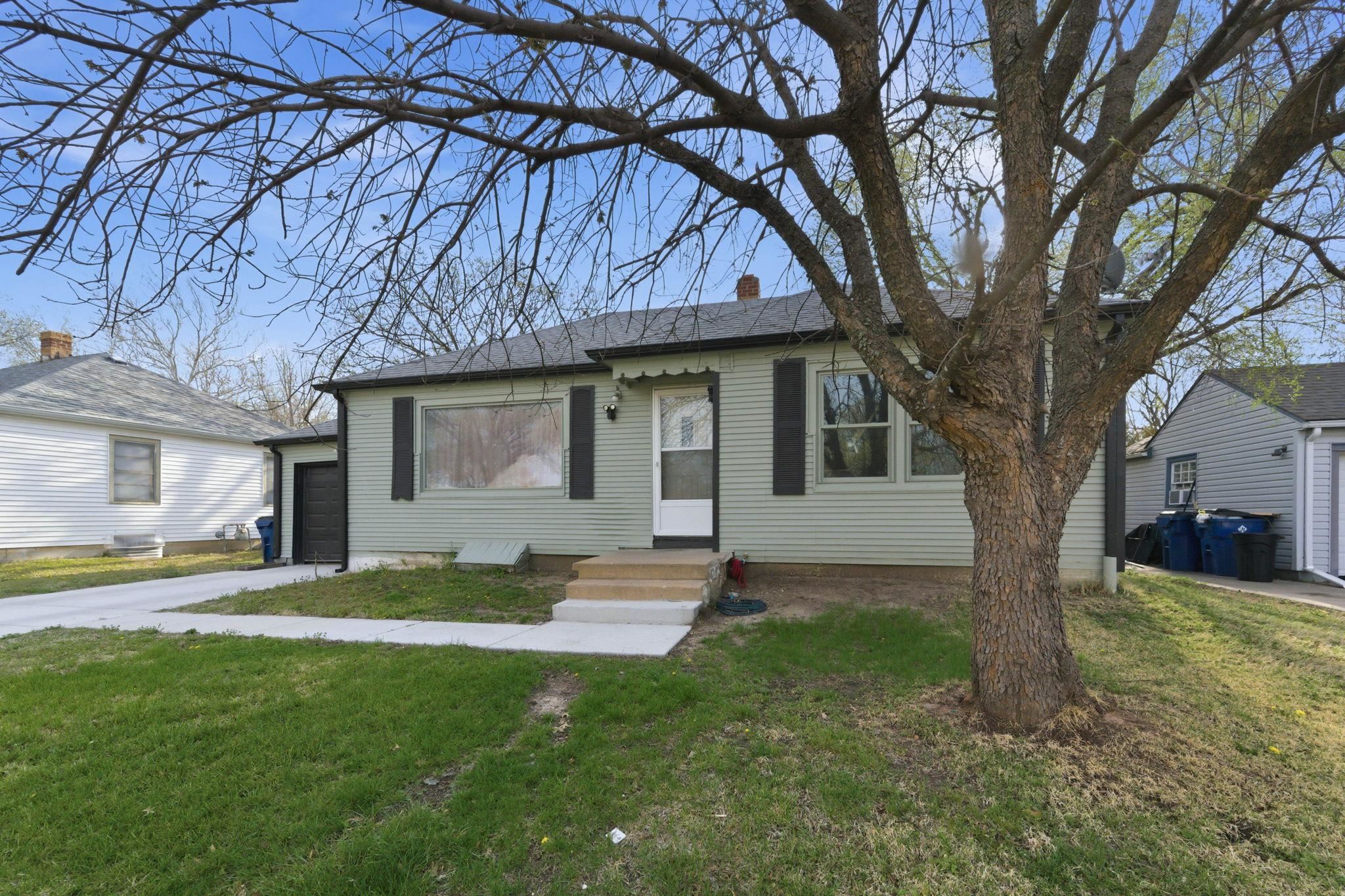 1050 N Pinecrest Wichita KS 67208