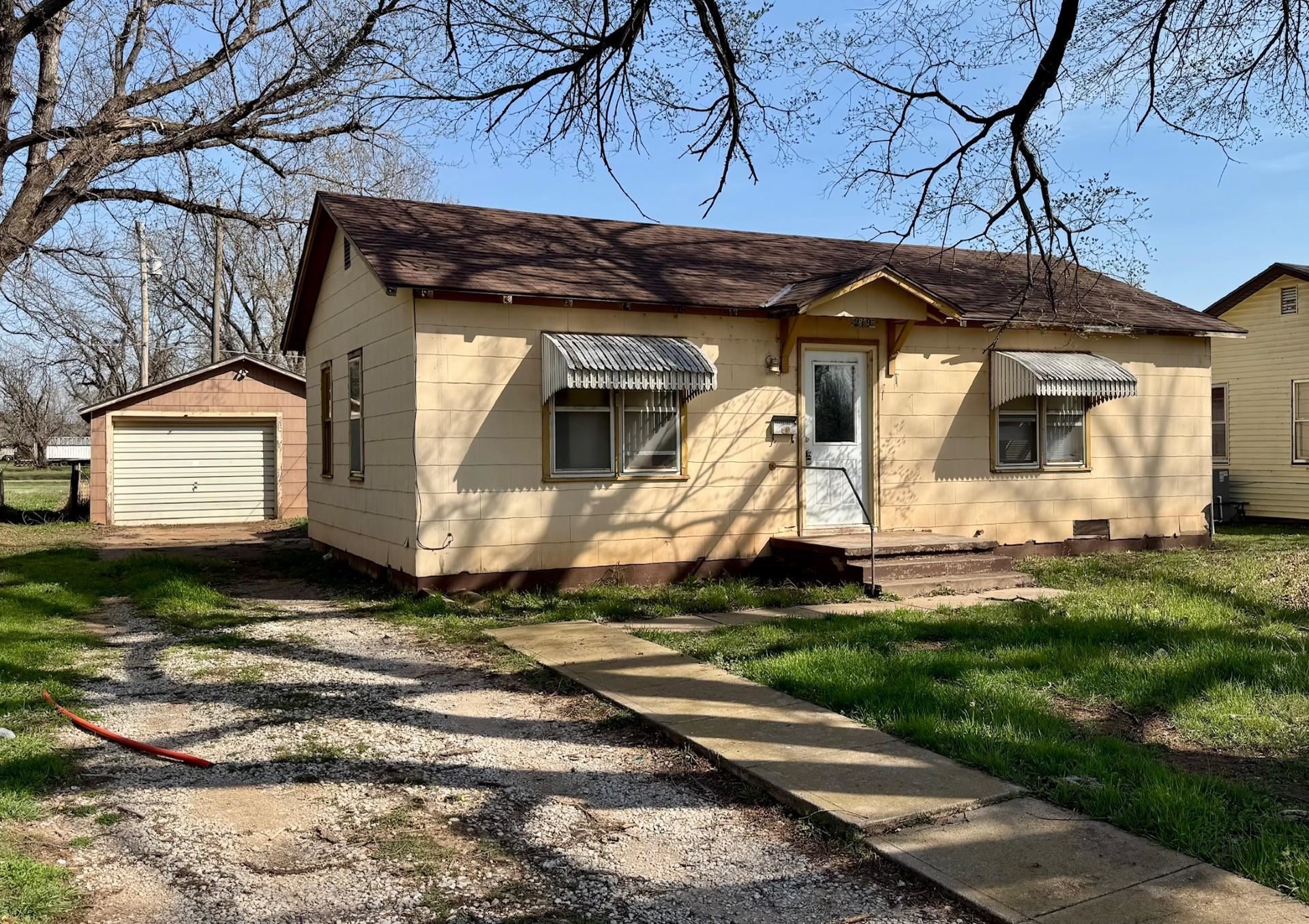219 S Madison Avenue Anthony KS 67003