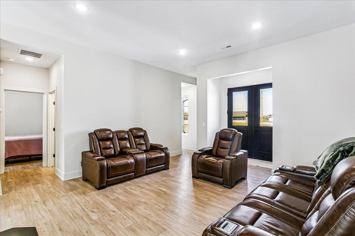 2807 E Sunnyslope Park City KS 67219
