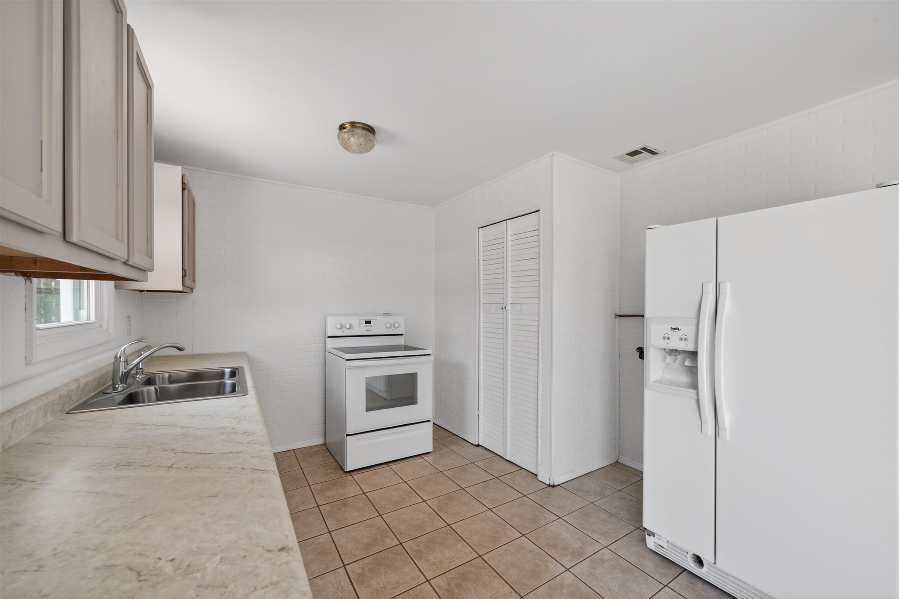 6122 N East Park View Park City KS 67219