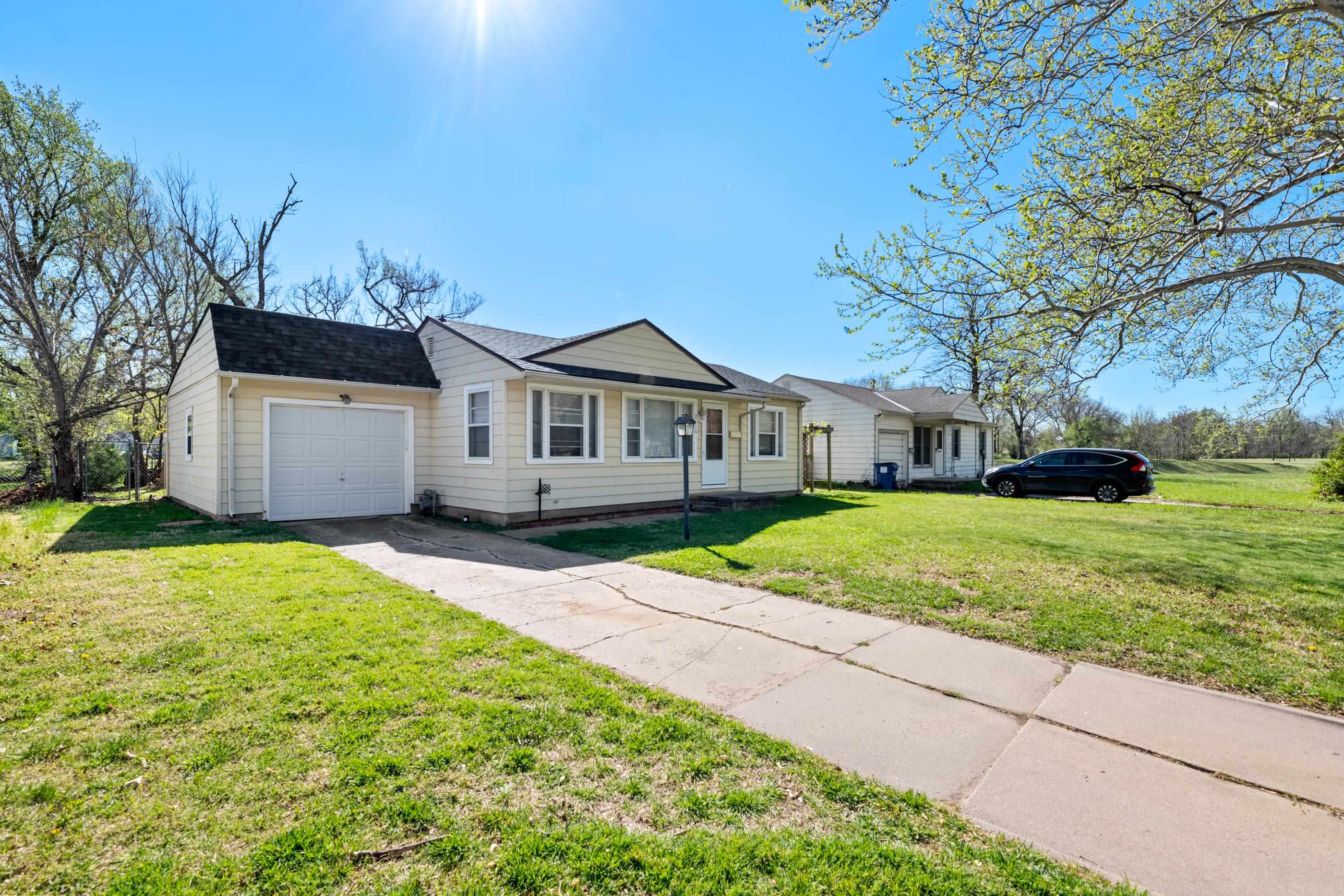 2116 S Edgemoor Street Wichita KS 67218