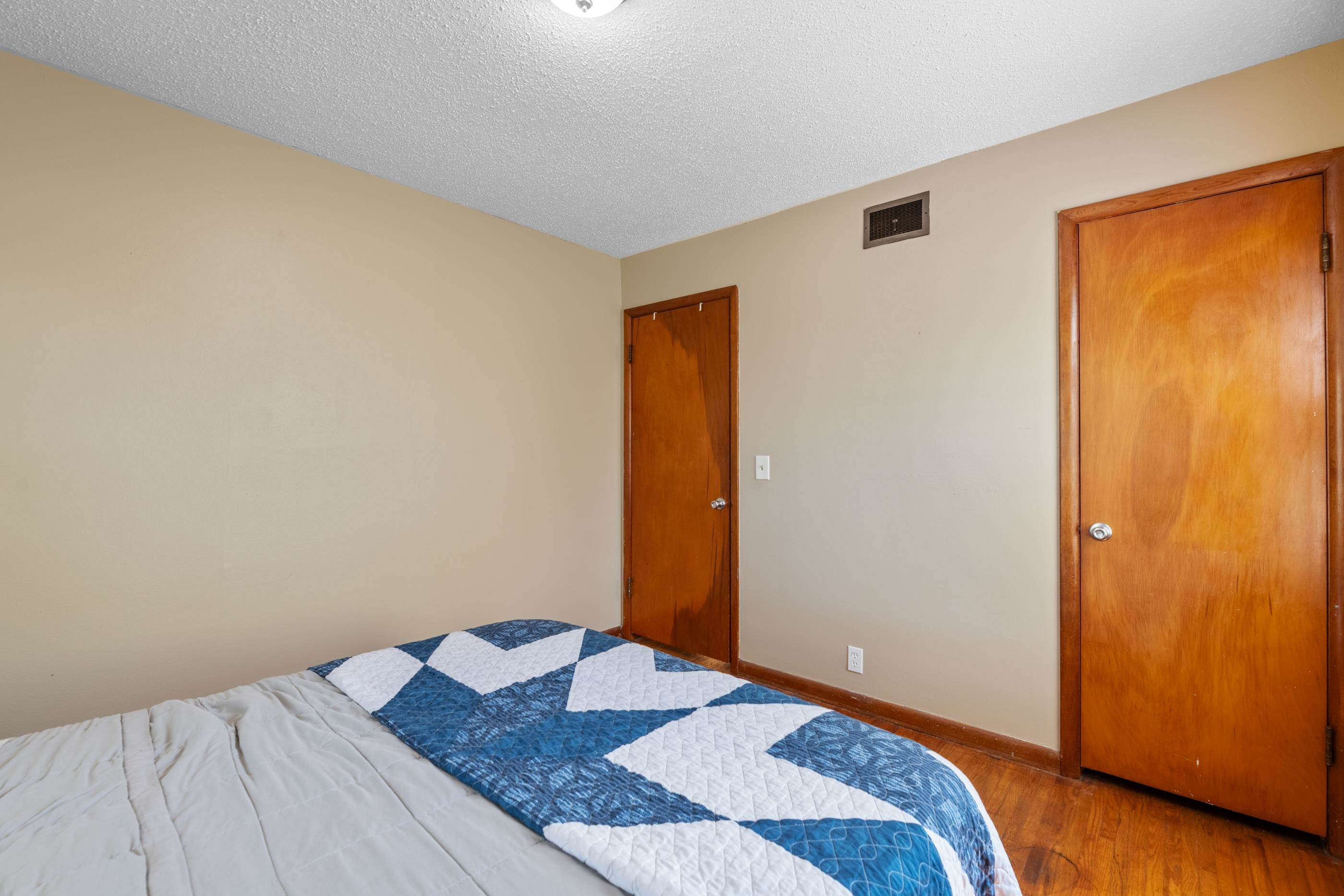 2116 S Edgemoor Street Wichita KS 67218