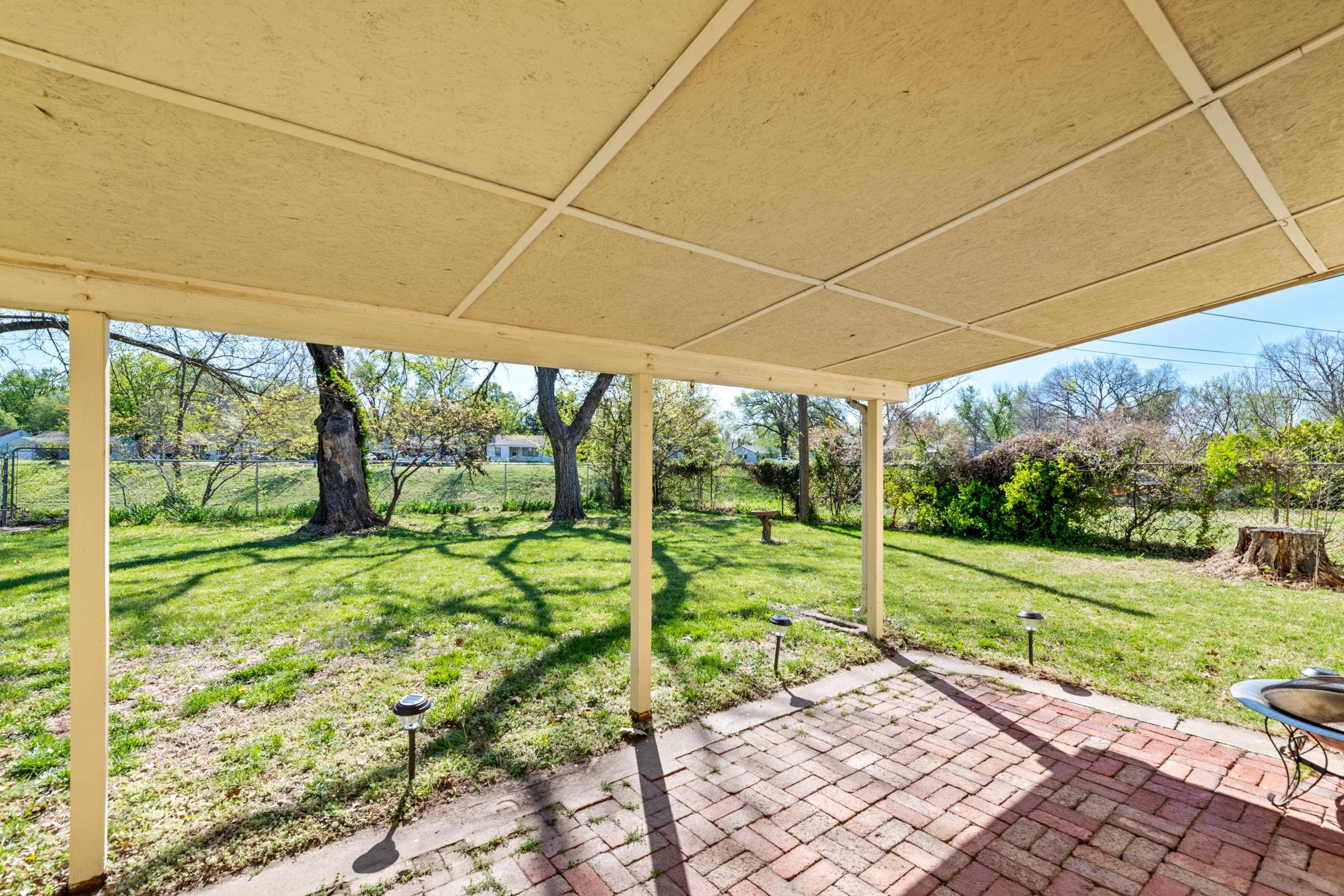 2116 S Edgemoor Street Wichita KS 67218