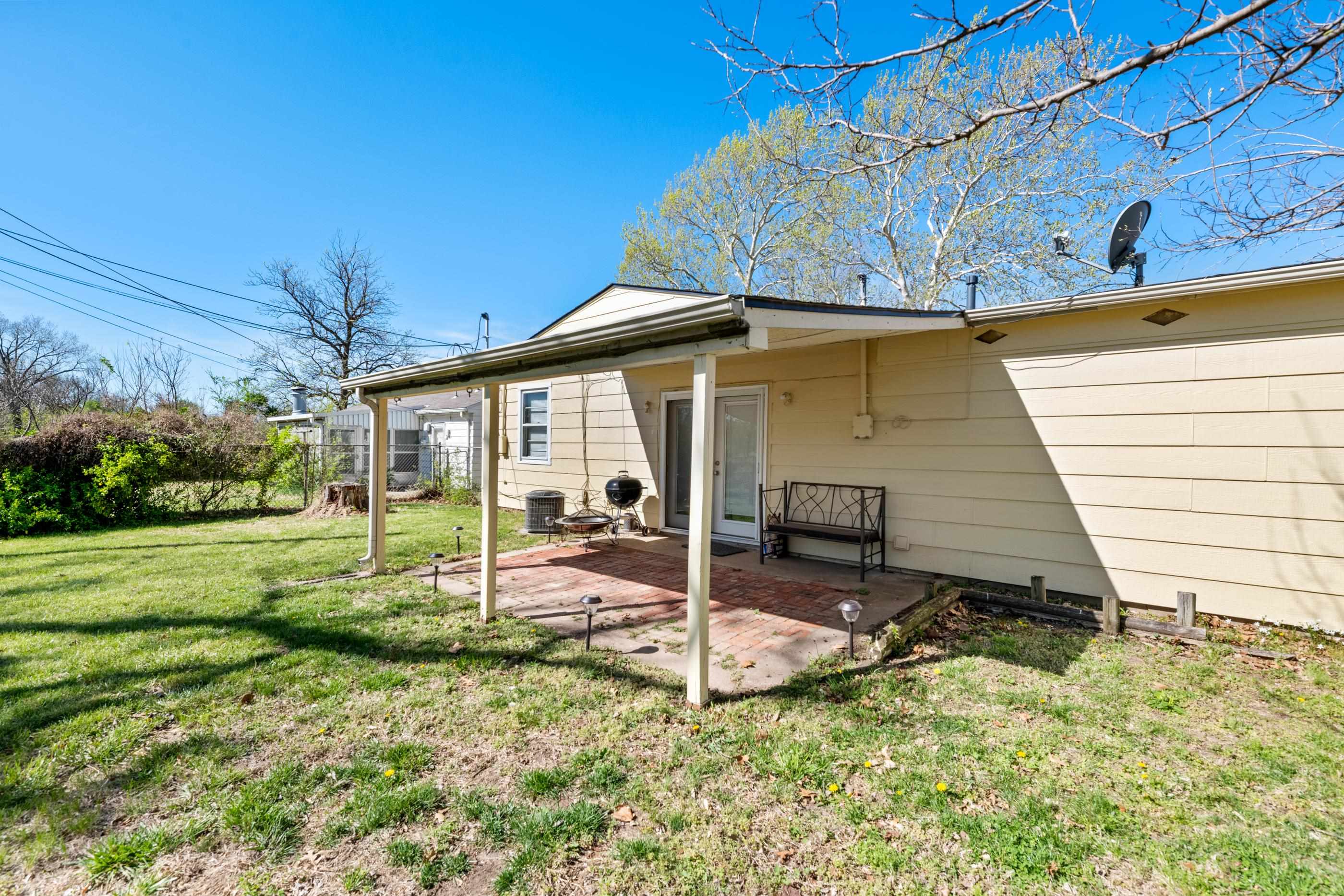 2116 S Edgemoor Street Wichita KS 67218