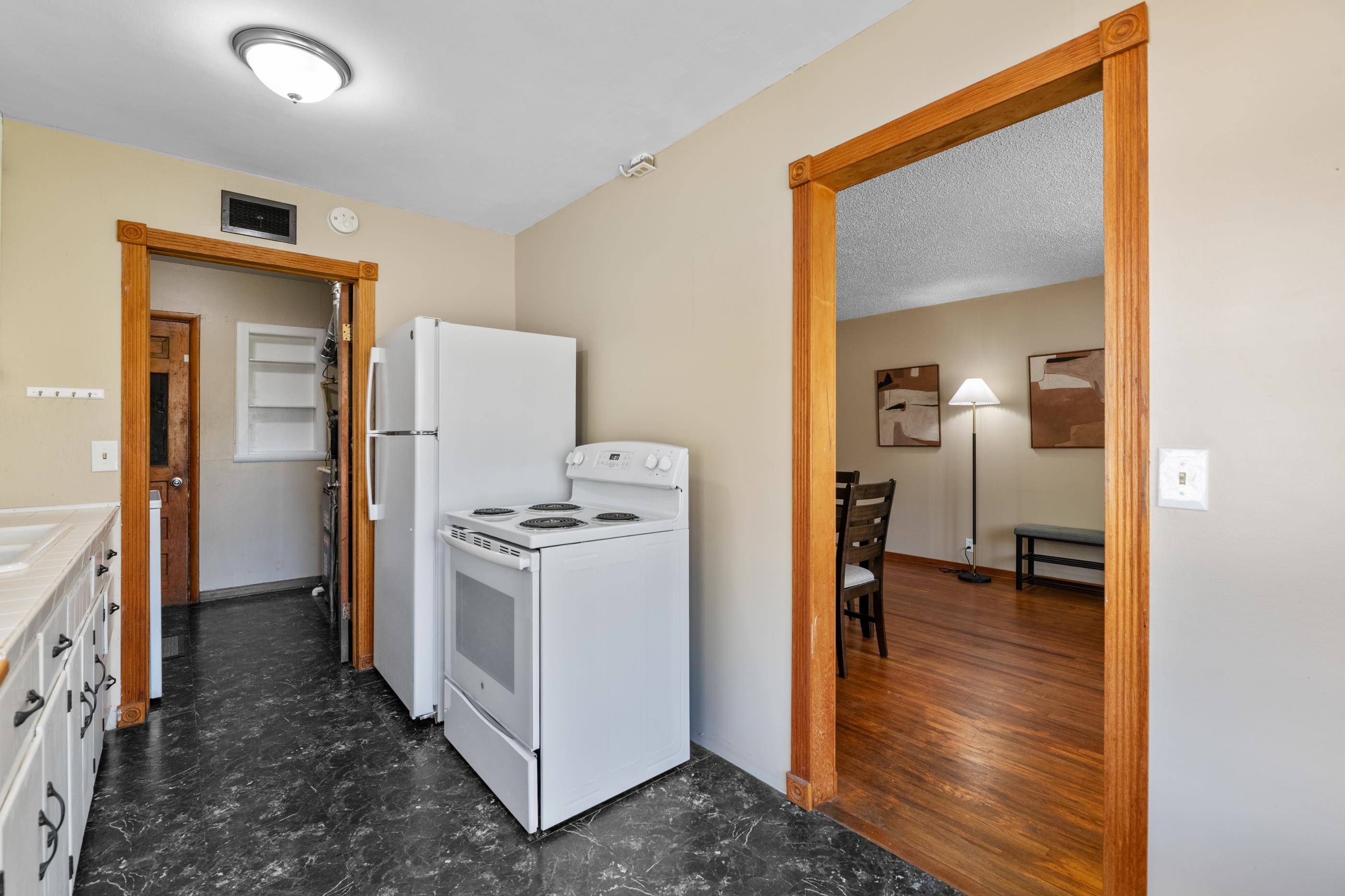 2116 S Edgemoor Street Wichita KS 67218