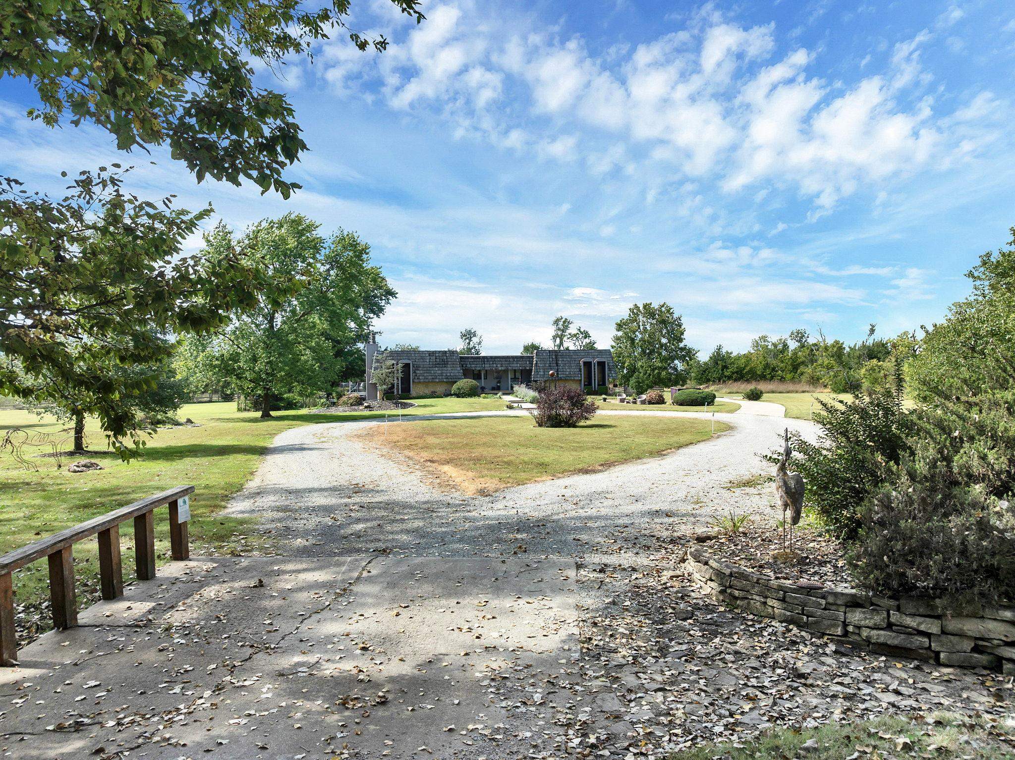 25 S Pony Meadows Wichita KS 67232