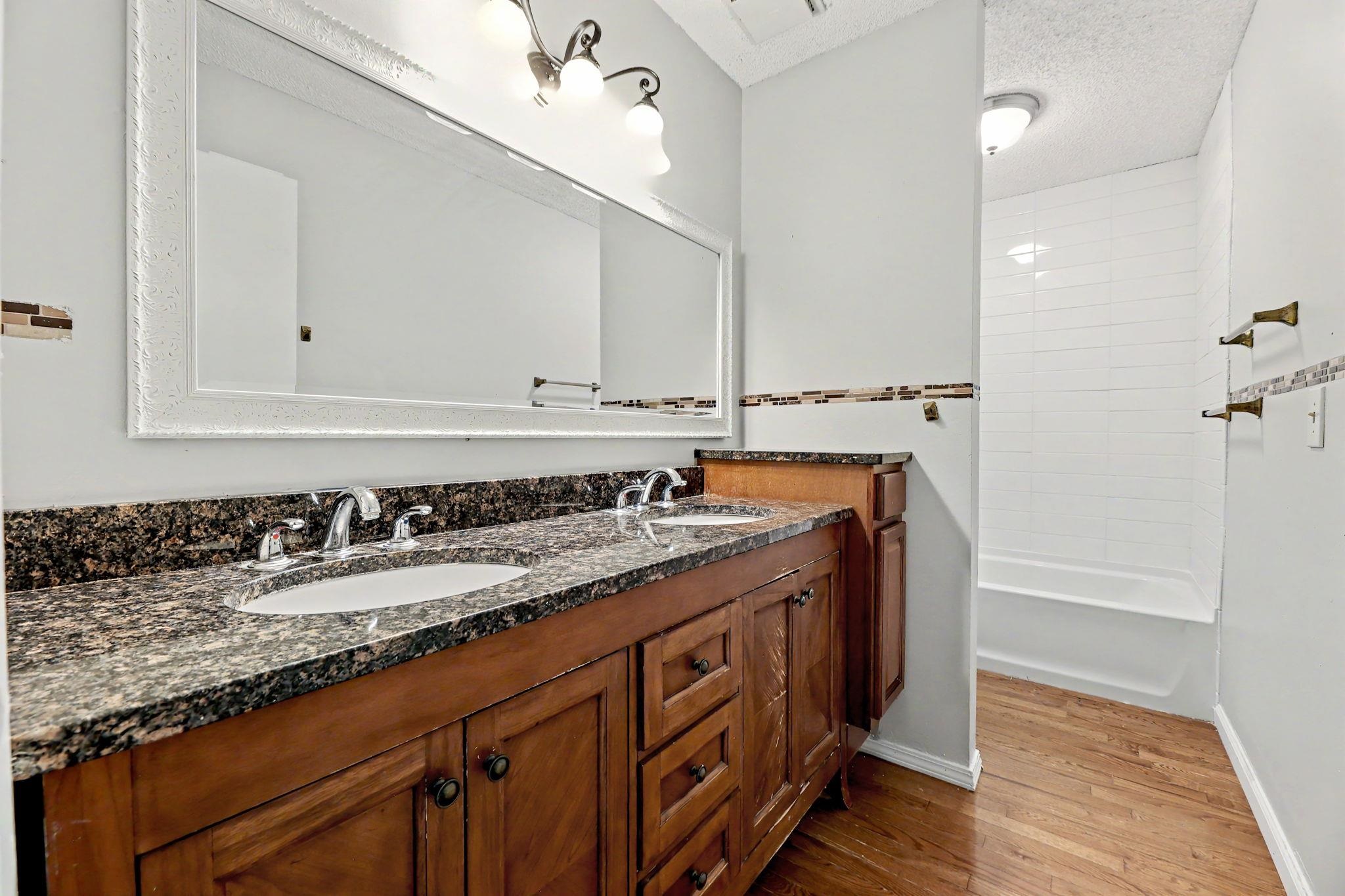 4051 Clarendon Bel Aire KS 67220