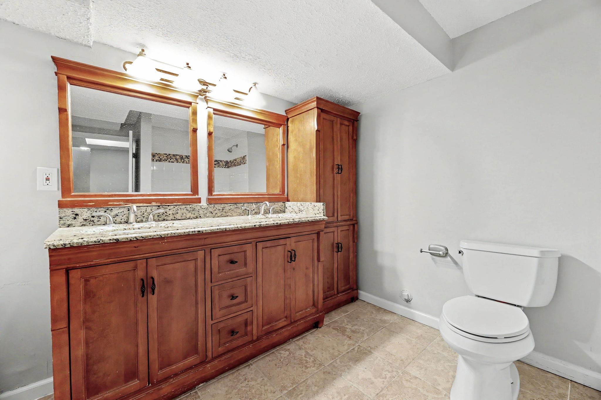 4051 Clarendon Bel Aire KS 67220