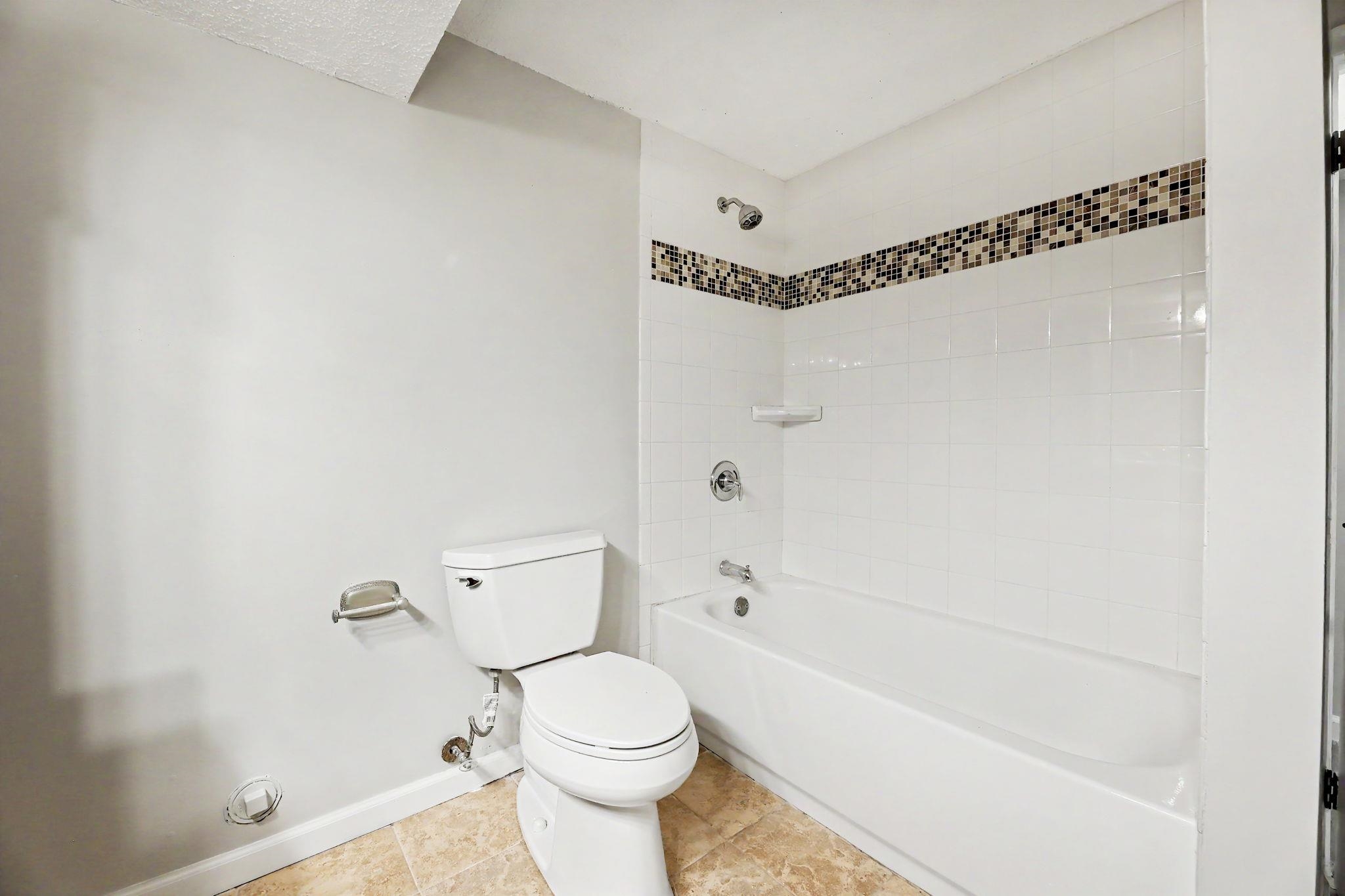 4051 Clarendon Bel Aire KS 67220