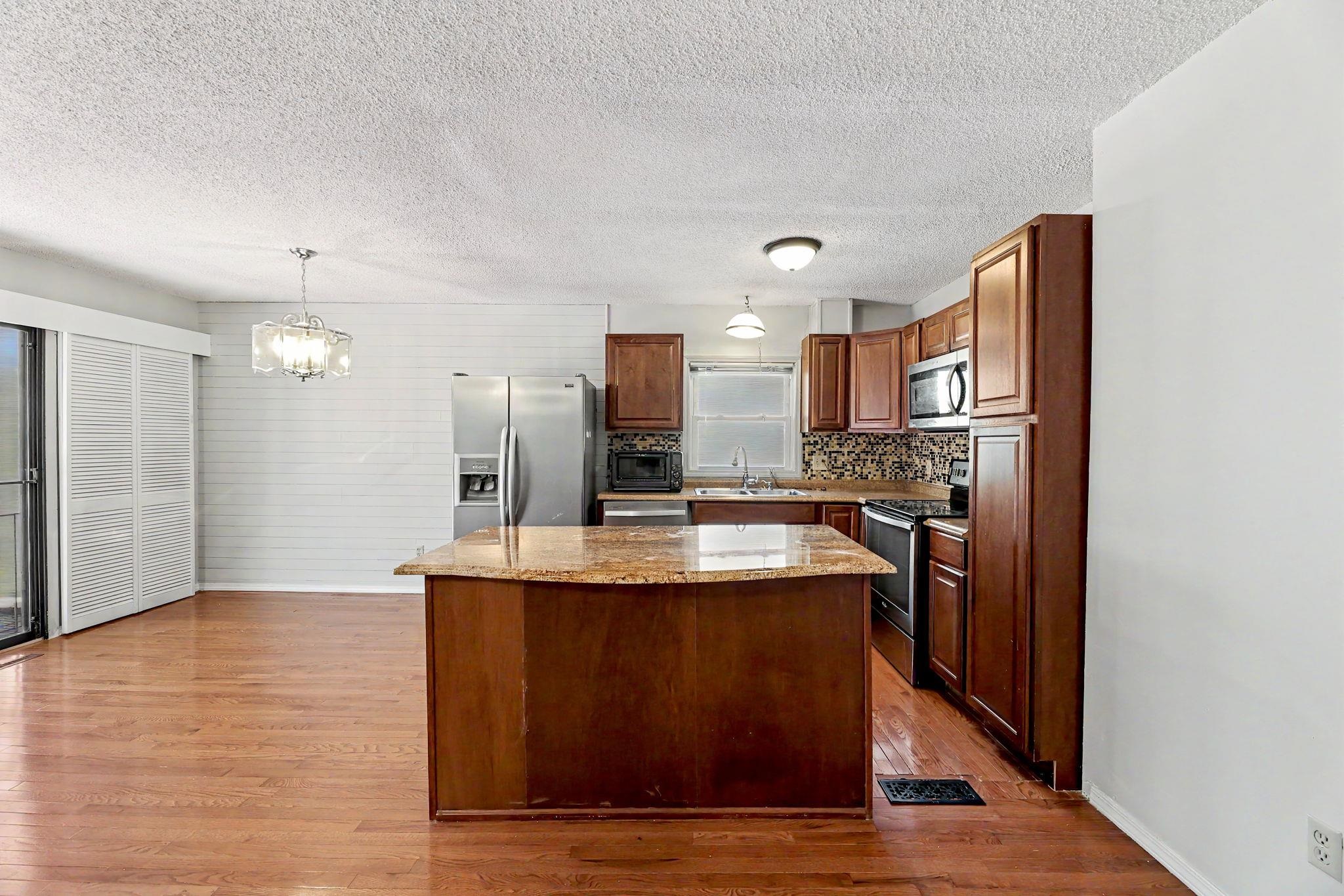 4051 Clarendon Bel Aire KS 67220