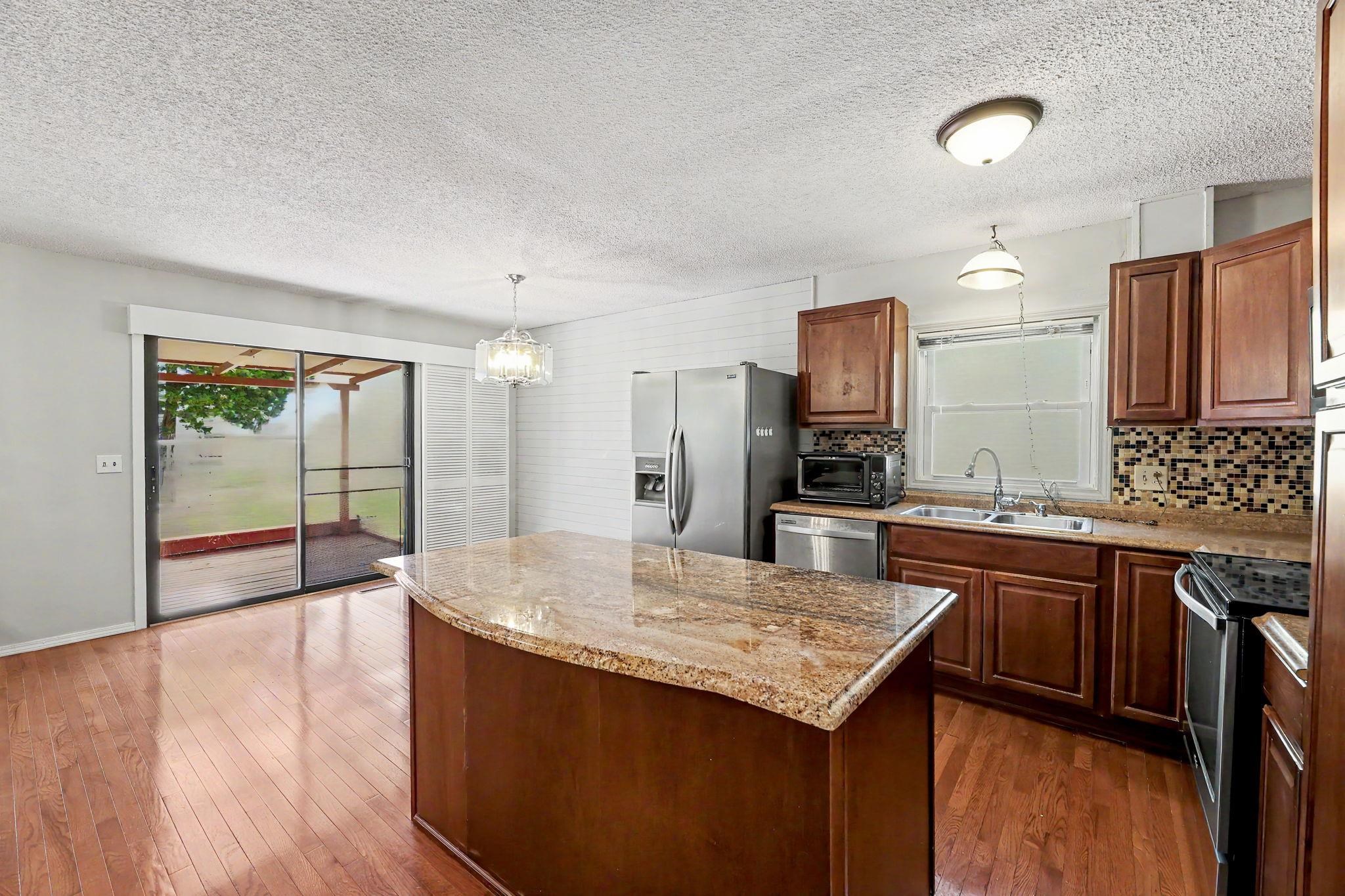 4051 Clarendon Bel Aire KS 67220