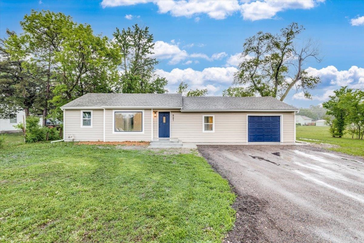 921 E 10th Street Newton KS 67114-2415
