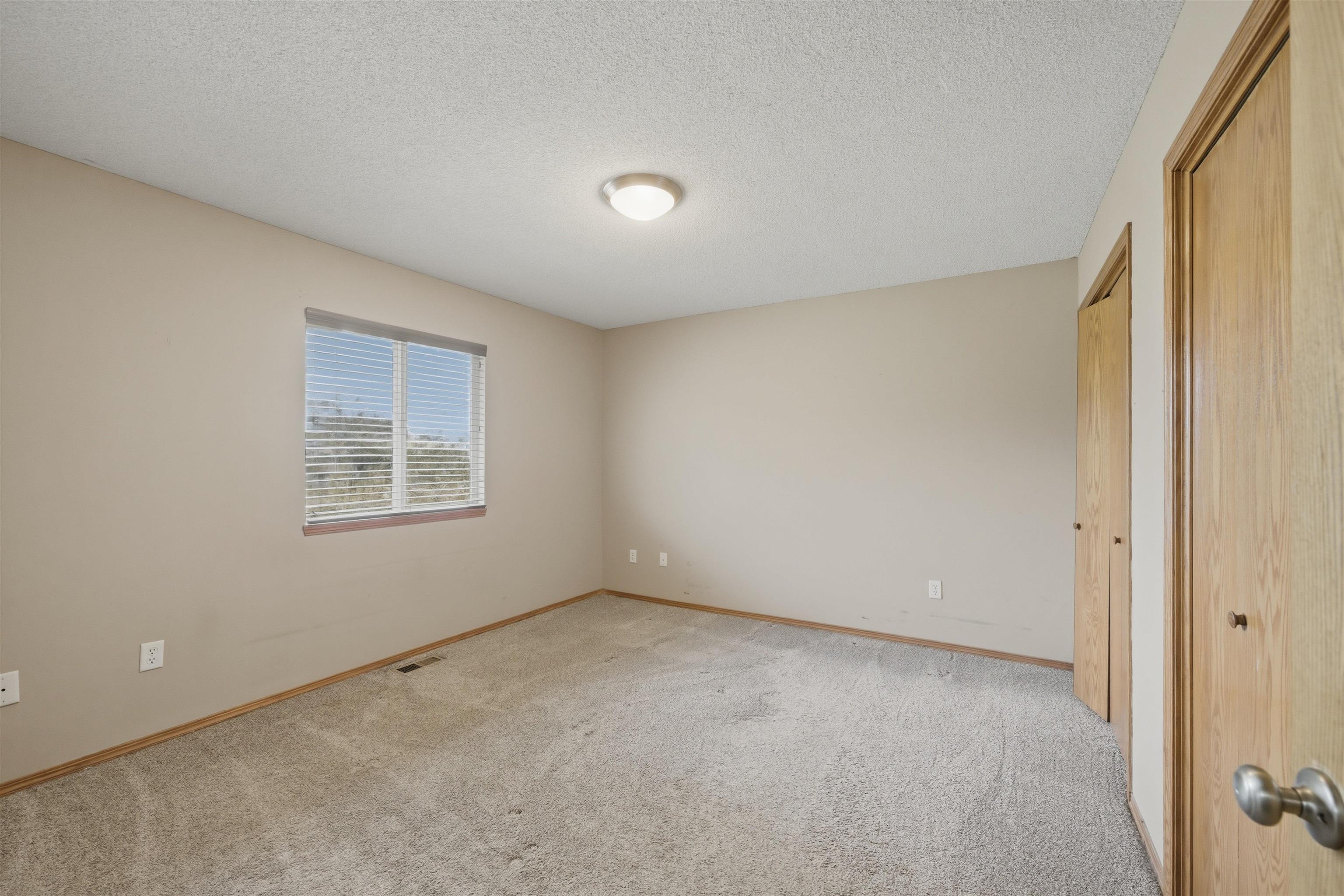 2302 S Rogers Lane Wichita KS 67235