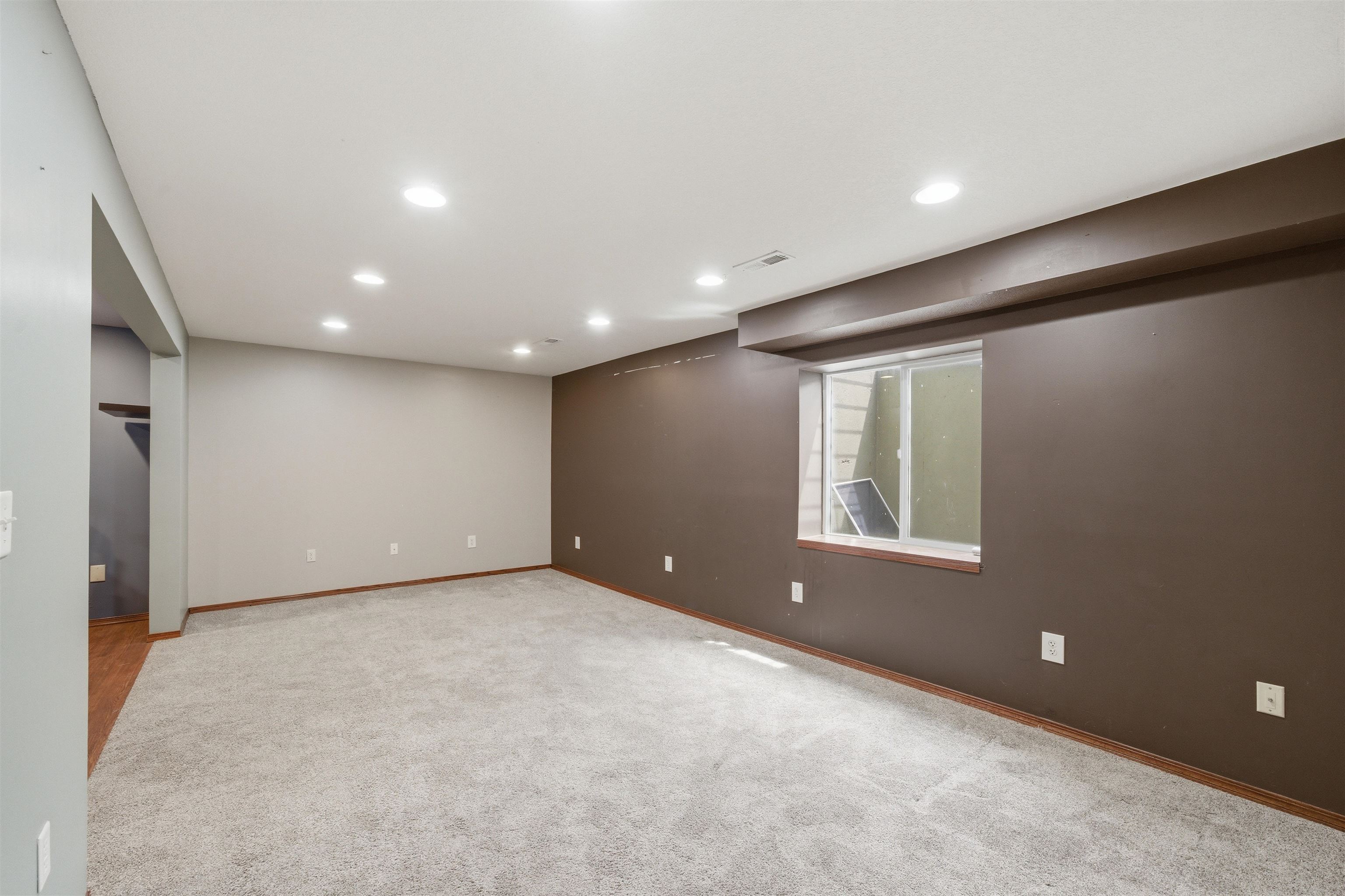 2302 S Rogers Lane Wichita KS 67235
