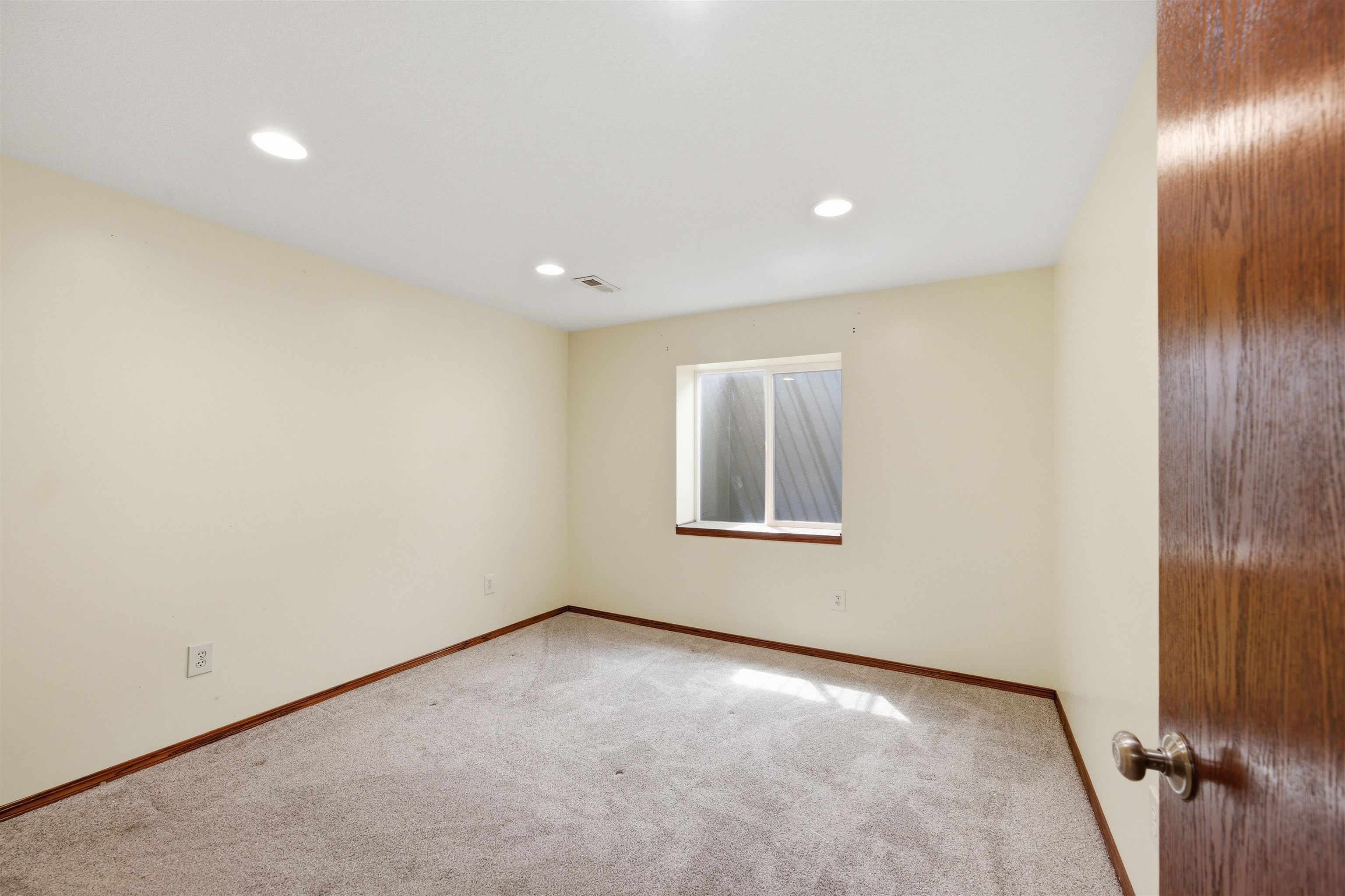 2302 S Rogers Lane Wichita KS 67235