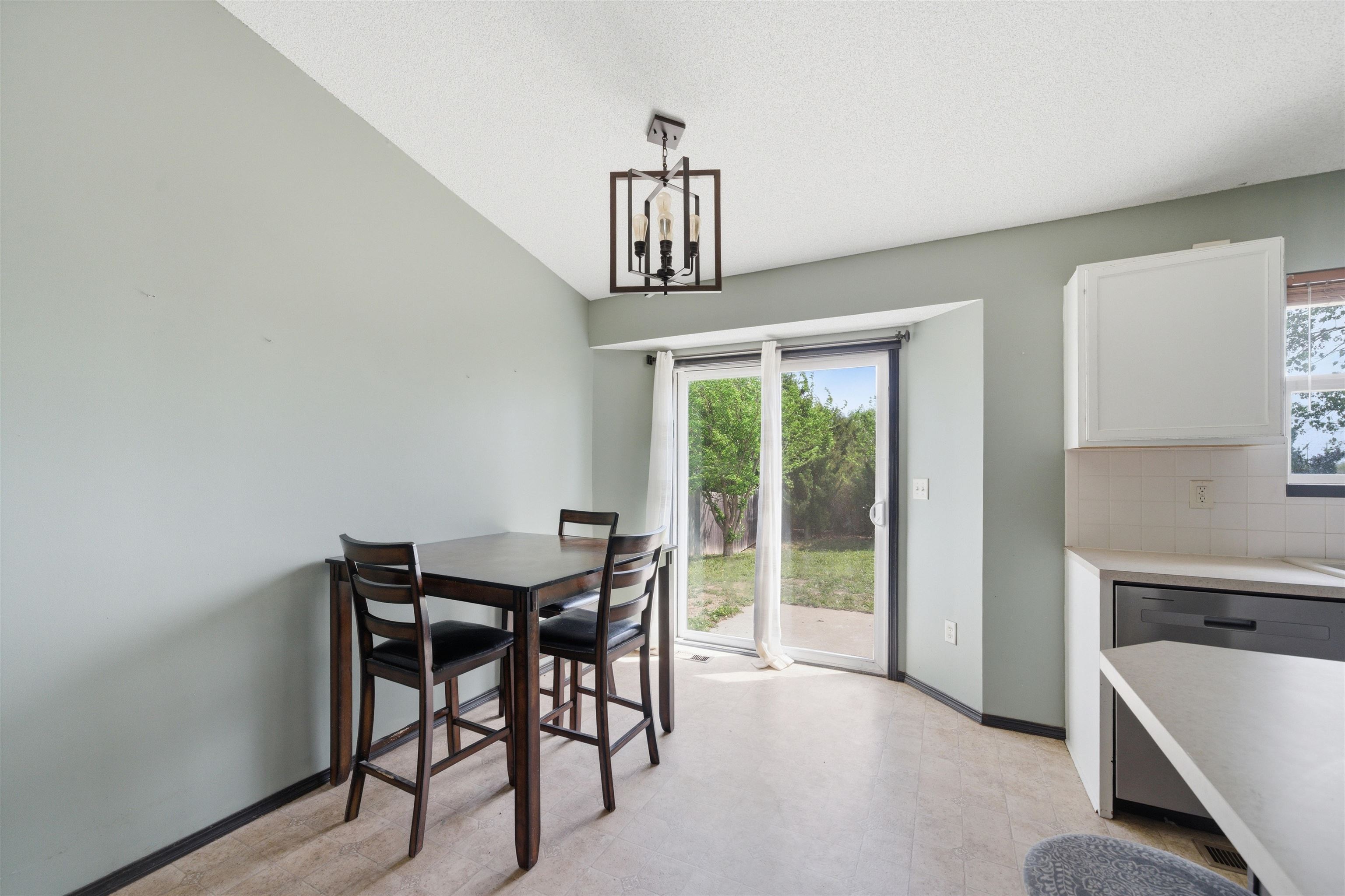 2302 S Rogers Lane Wichita KS 67235