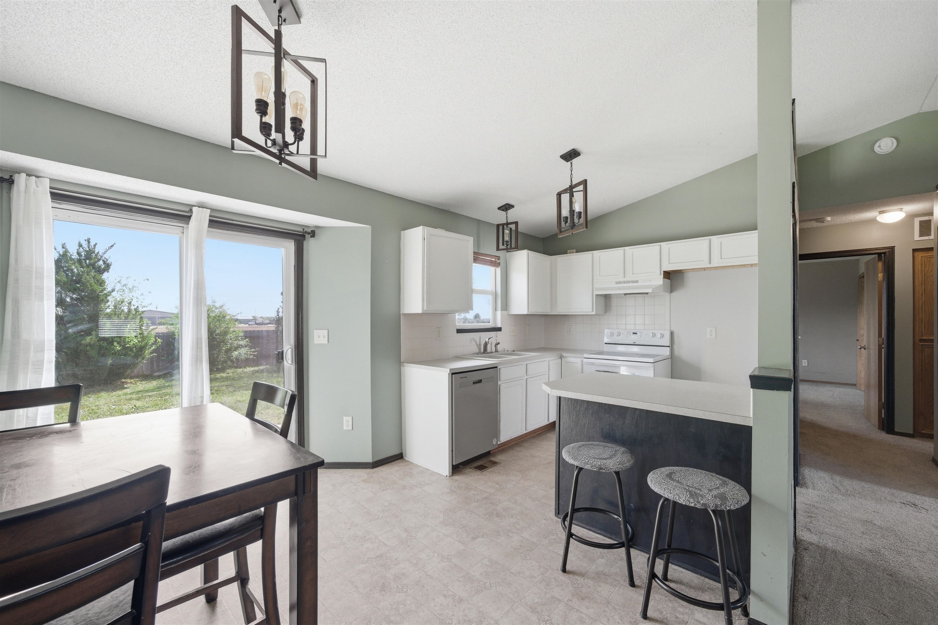 2302 S Rogers Lane Wichita KS 67235