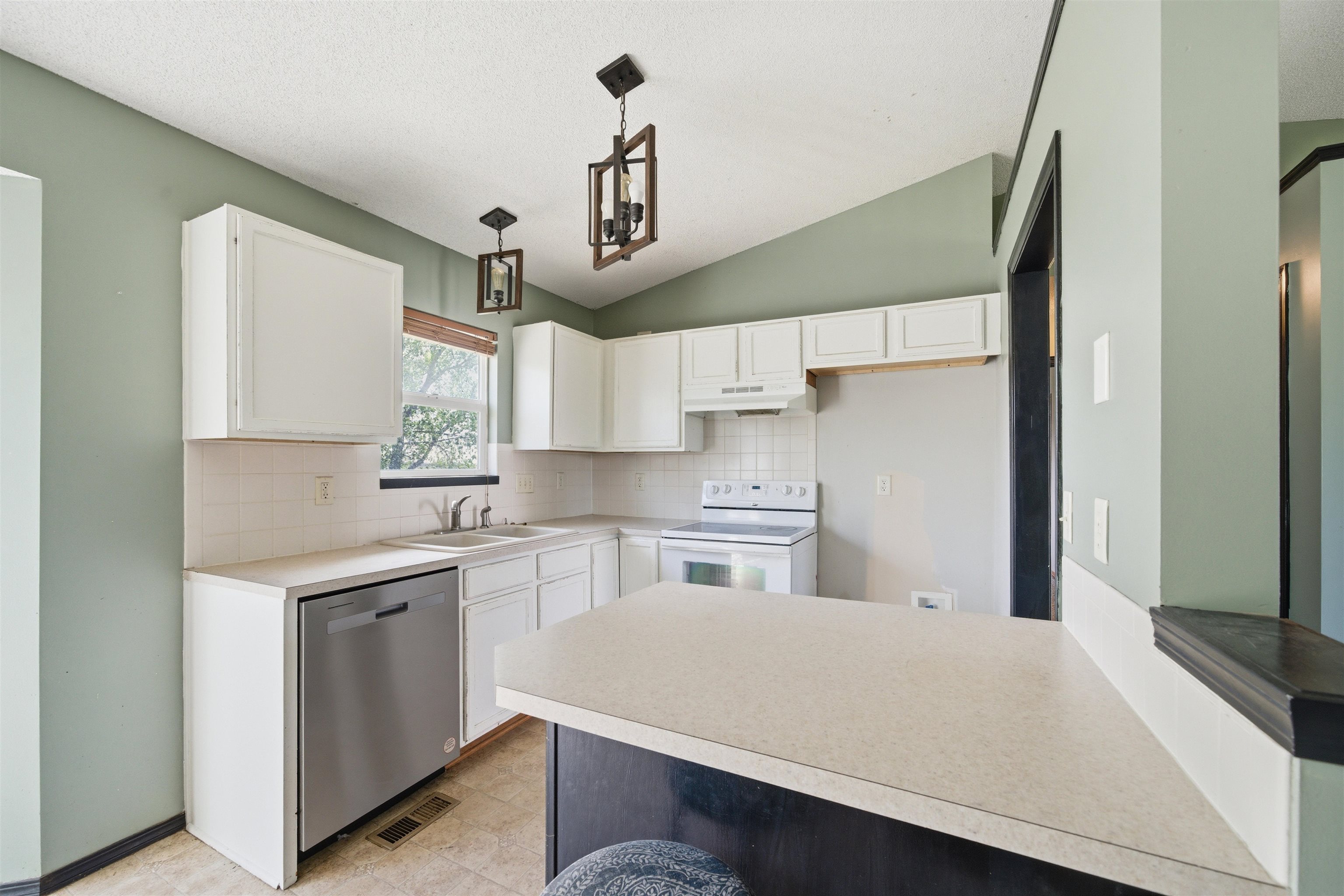 2302 S Rogers Lane Wichita KS 67235