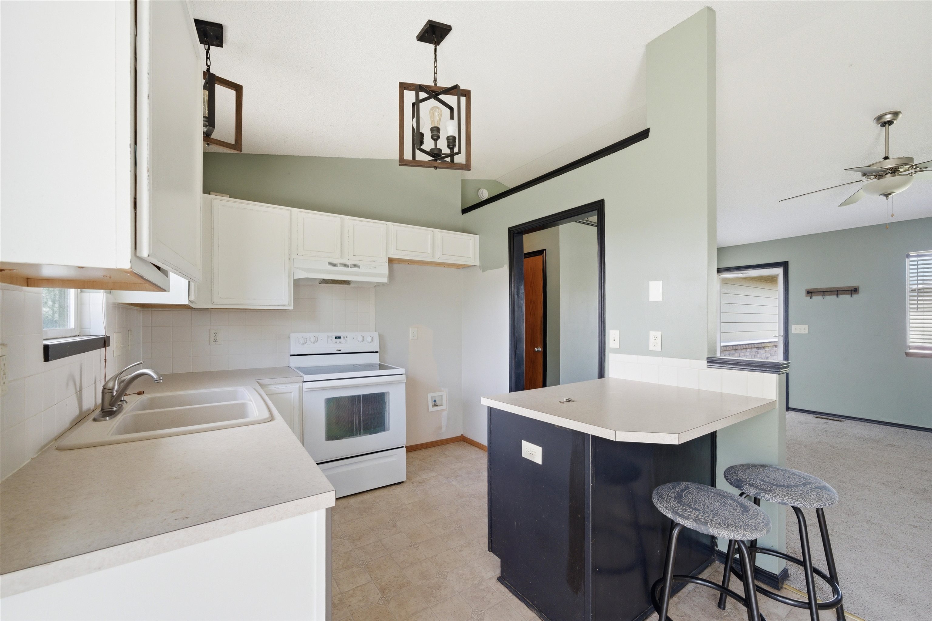 2302 S Rogers Lane Wichita KS 67235