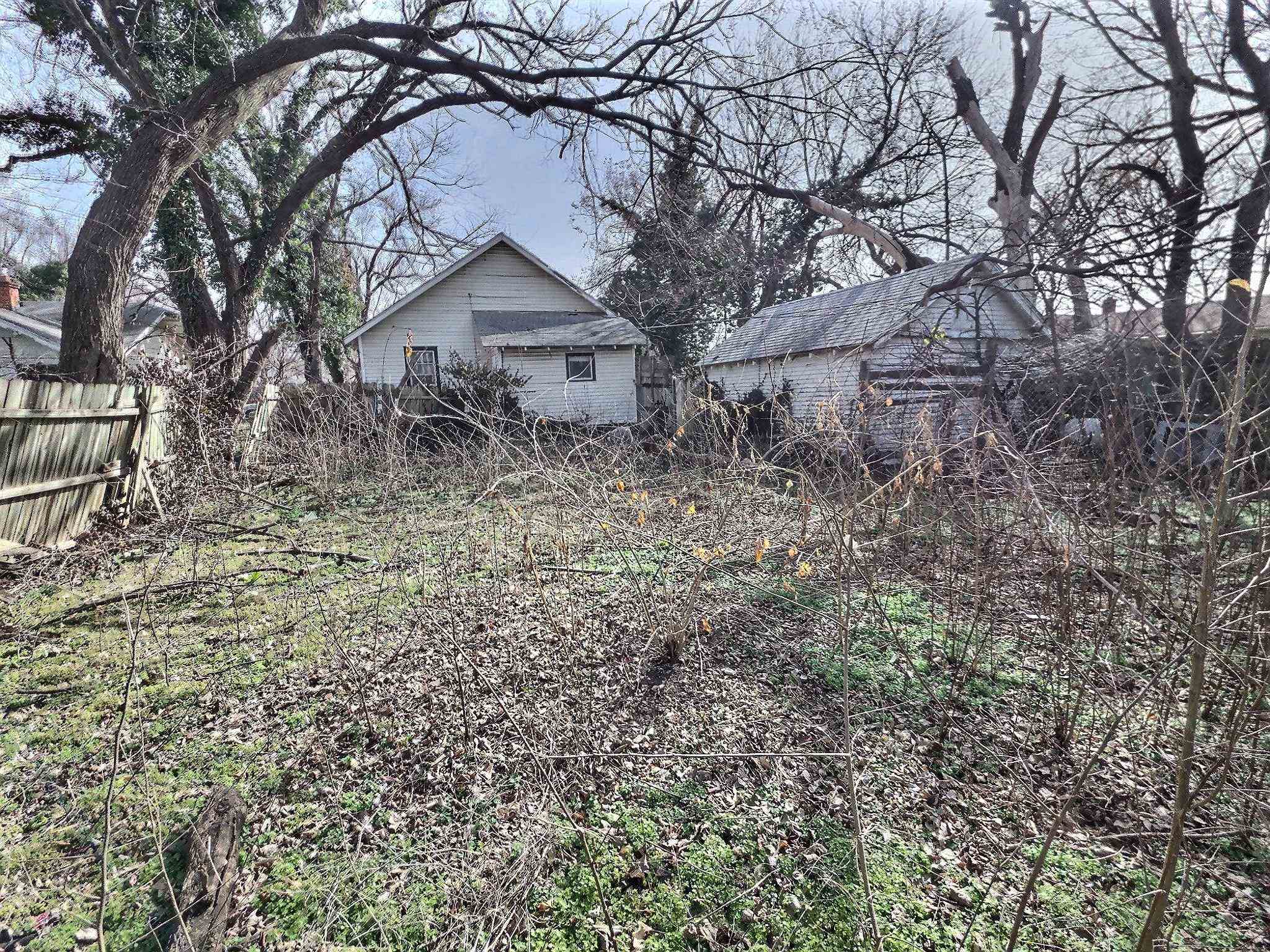1721 N Grove Avenue Wichita KS 67214