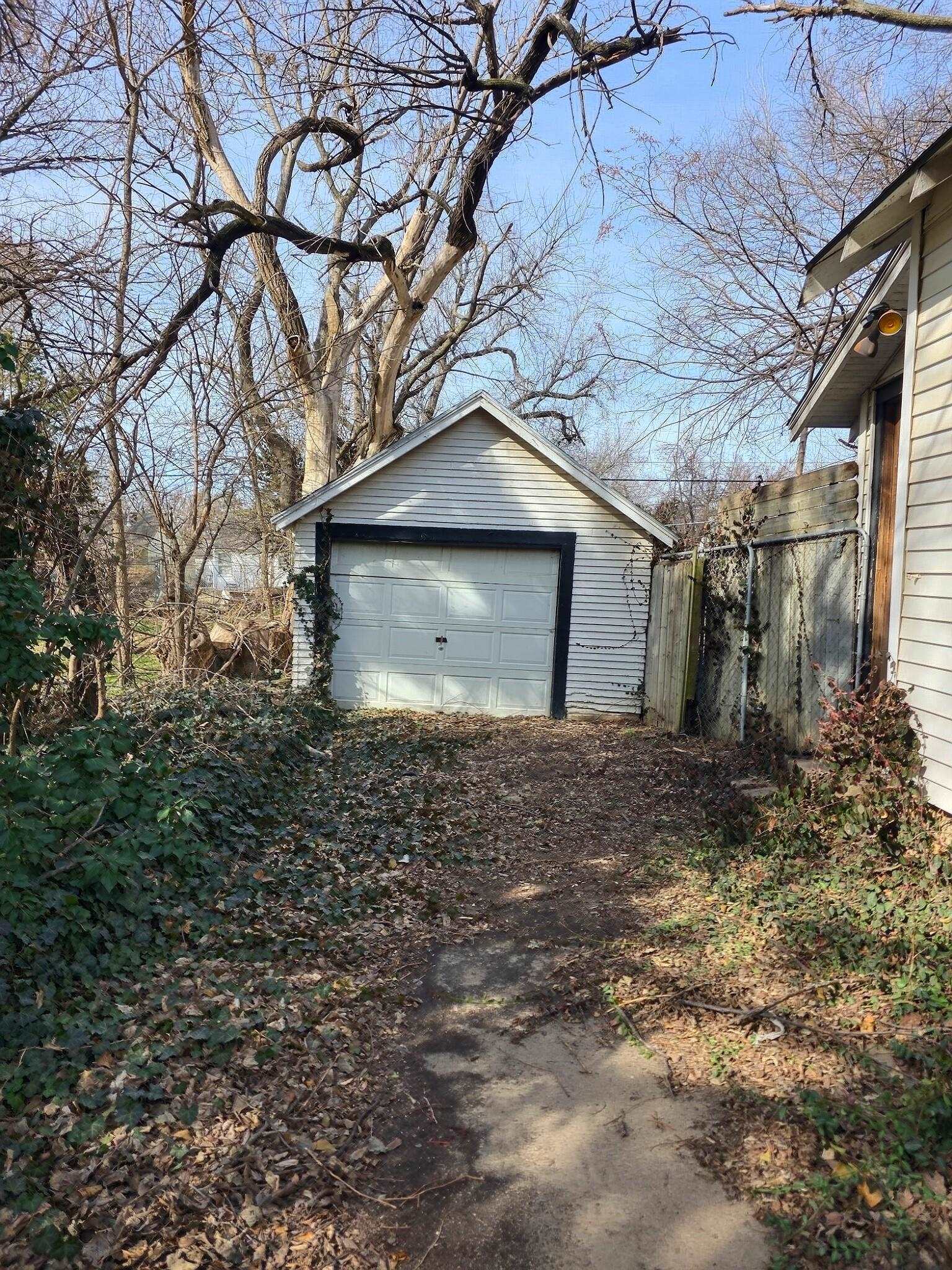 1721 N Grove Avenue Wichita KS 67214