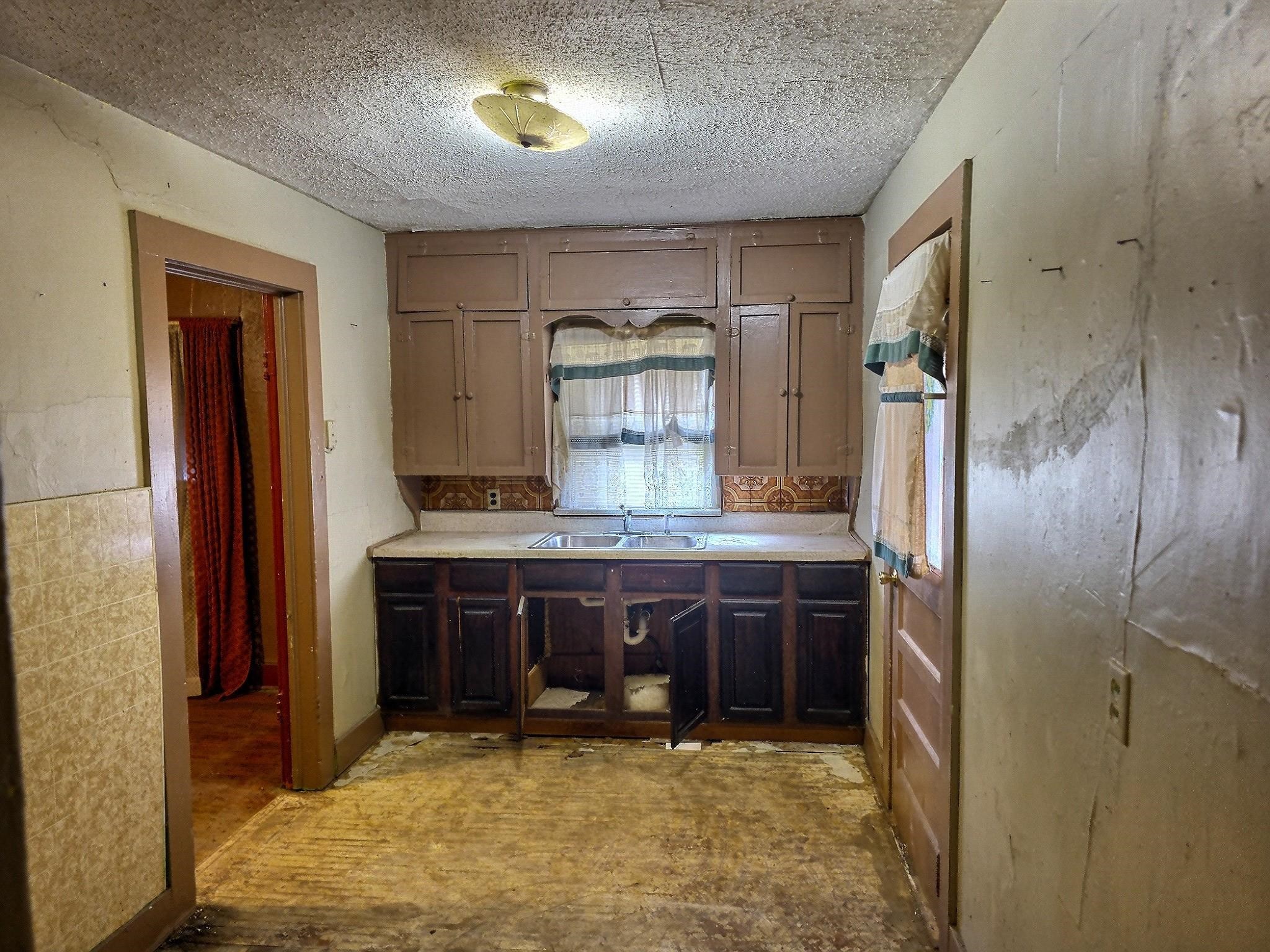 1721 N Grove Avenue Wichita KS 67214