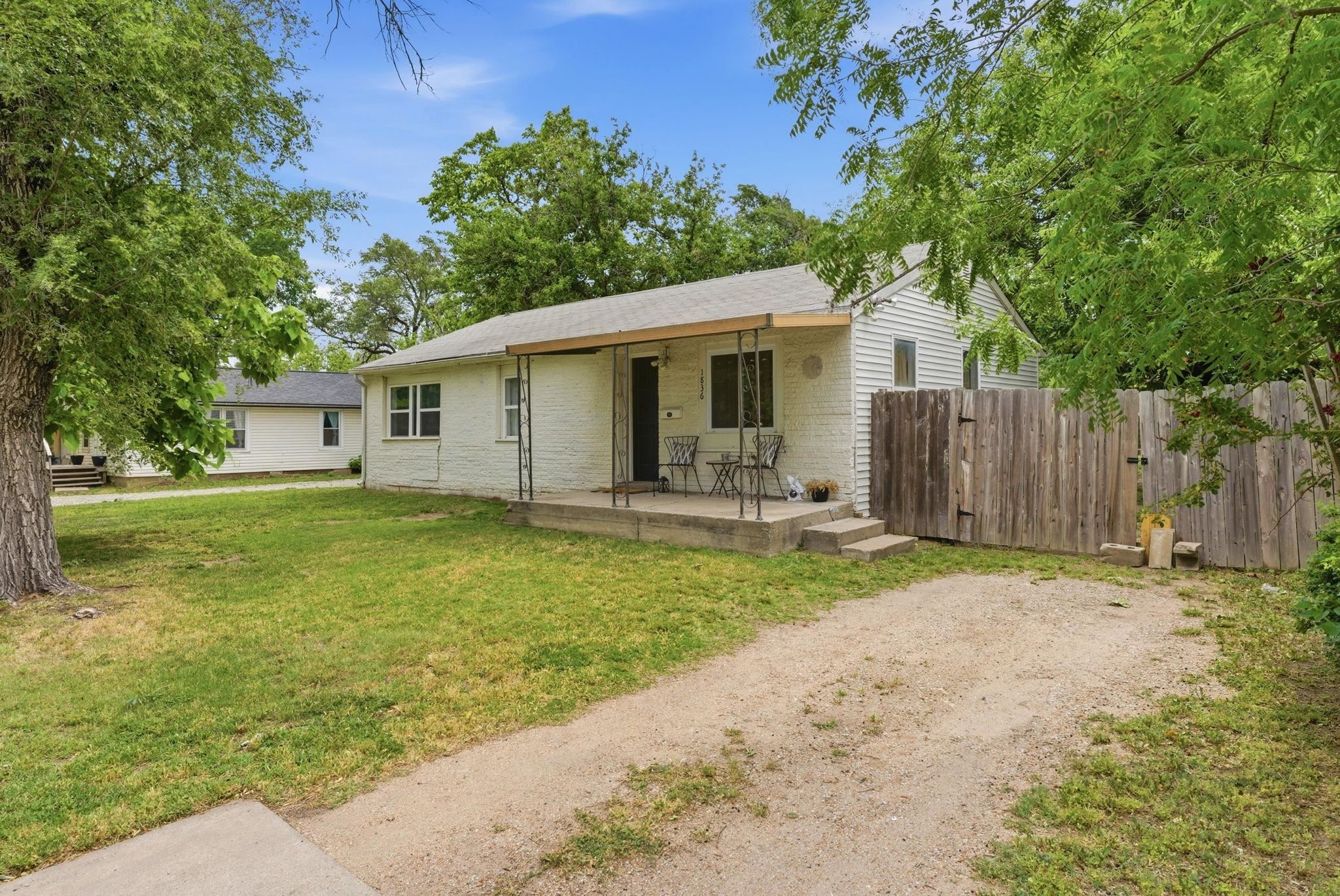 1836 S Bonn Wichita KS 67213