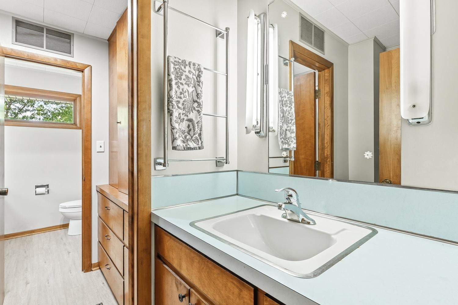 230 S Westview Andover KS 67002