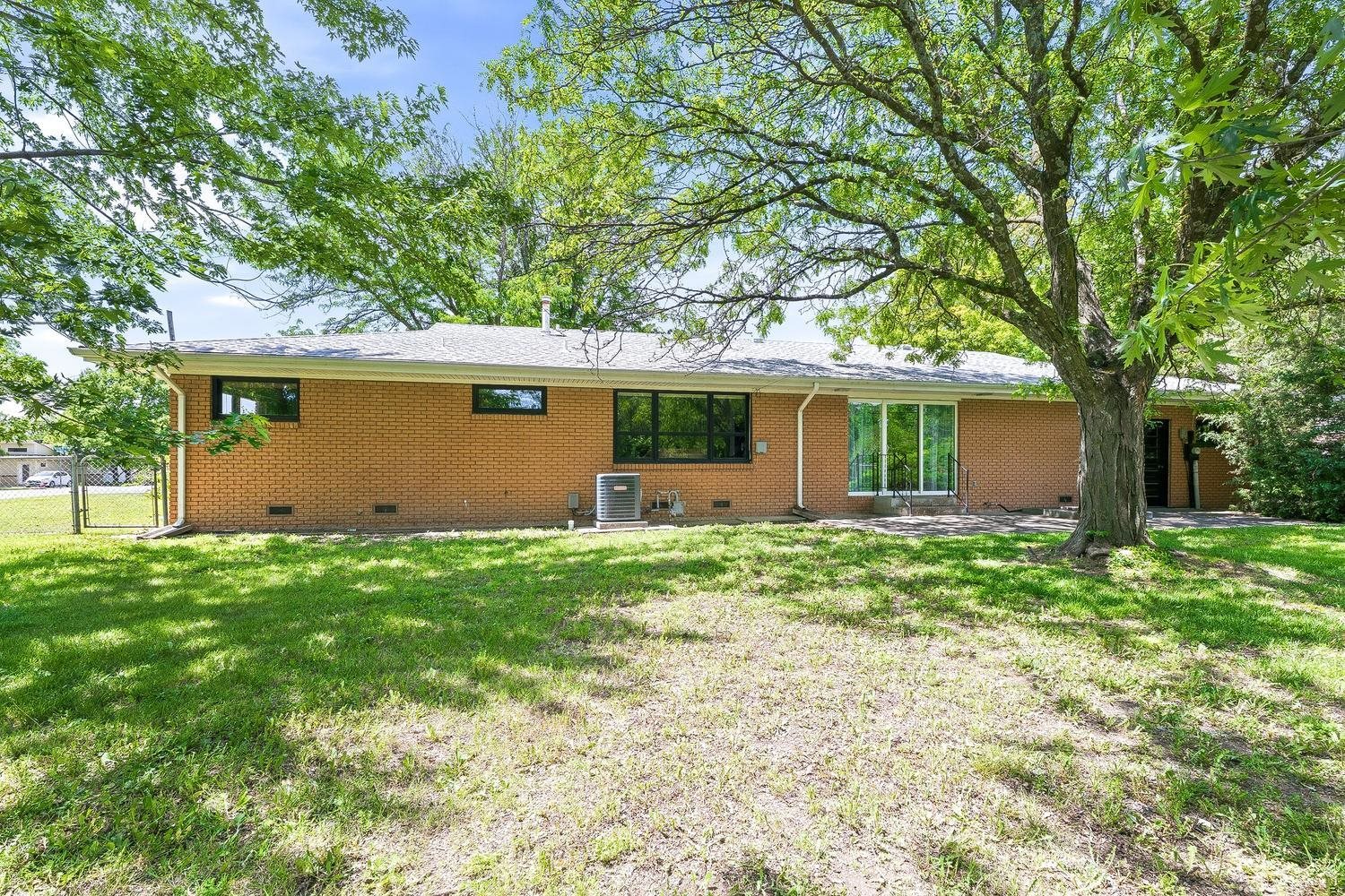 230 S Westview Andover KS 67002