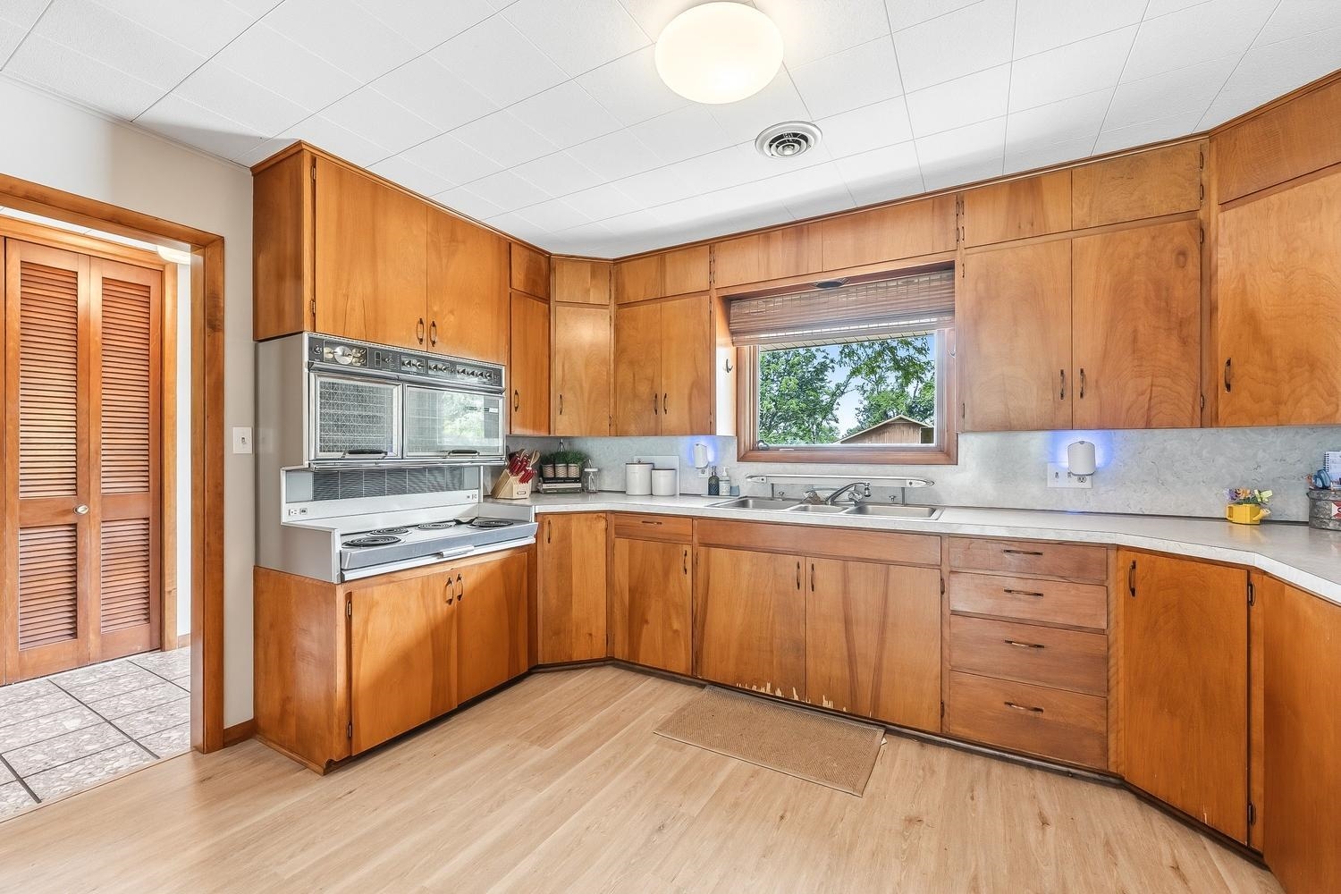 230 S Westview Andover KS 67002